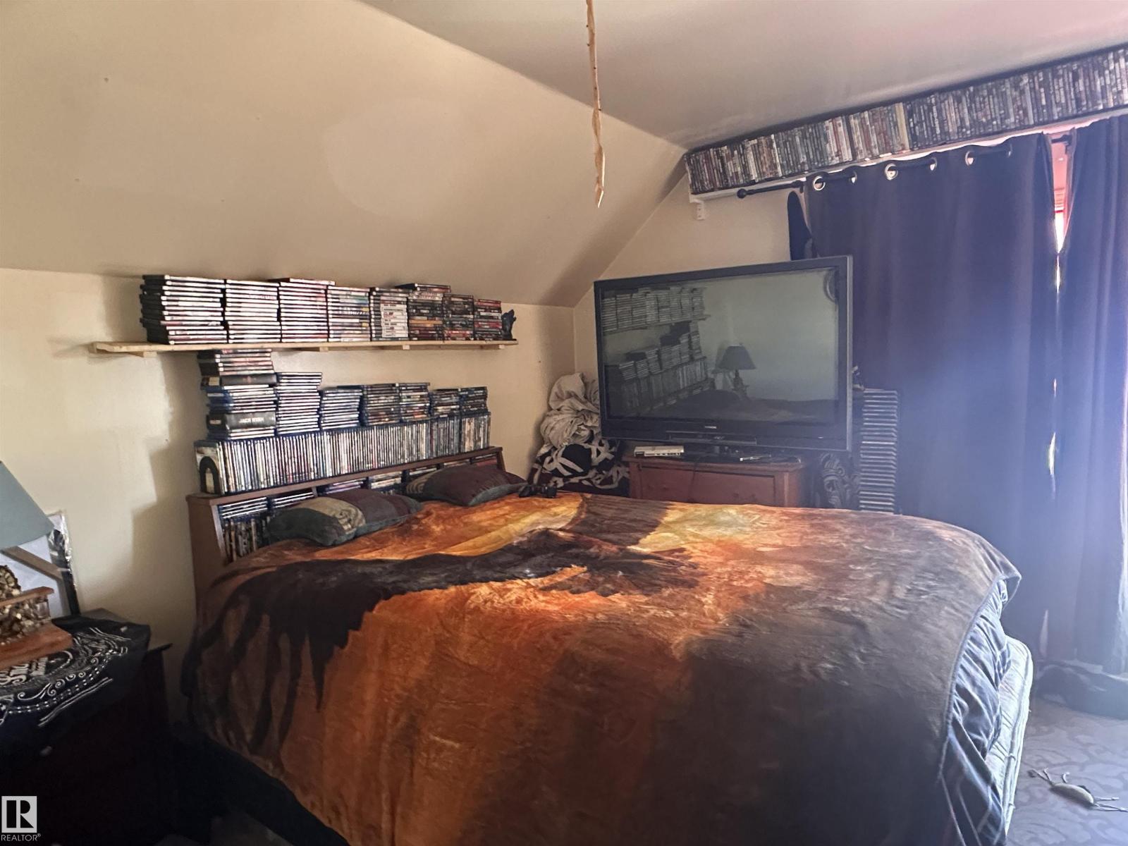 10528 100 Av Property Photo 21