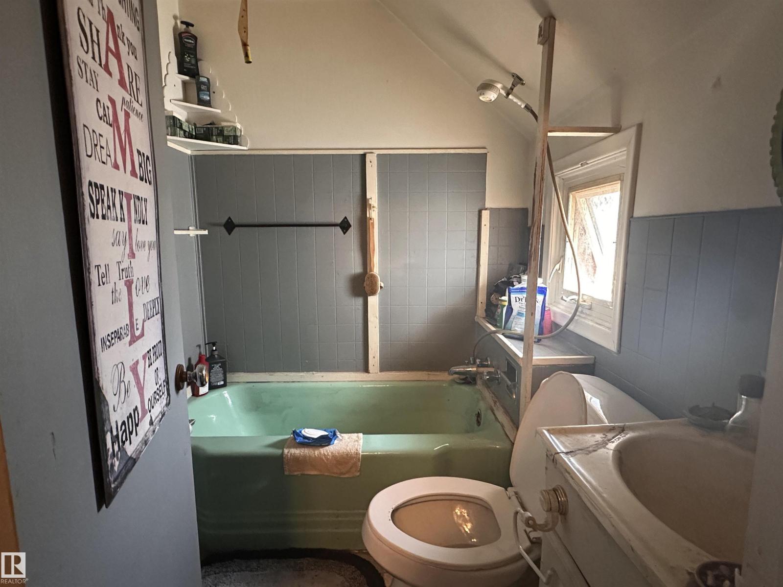 10528 100 Av Property Photo 24