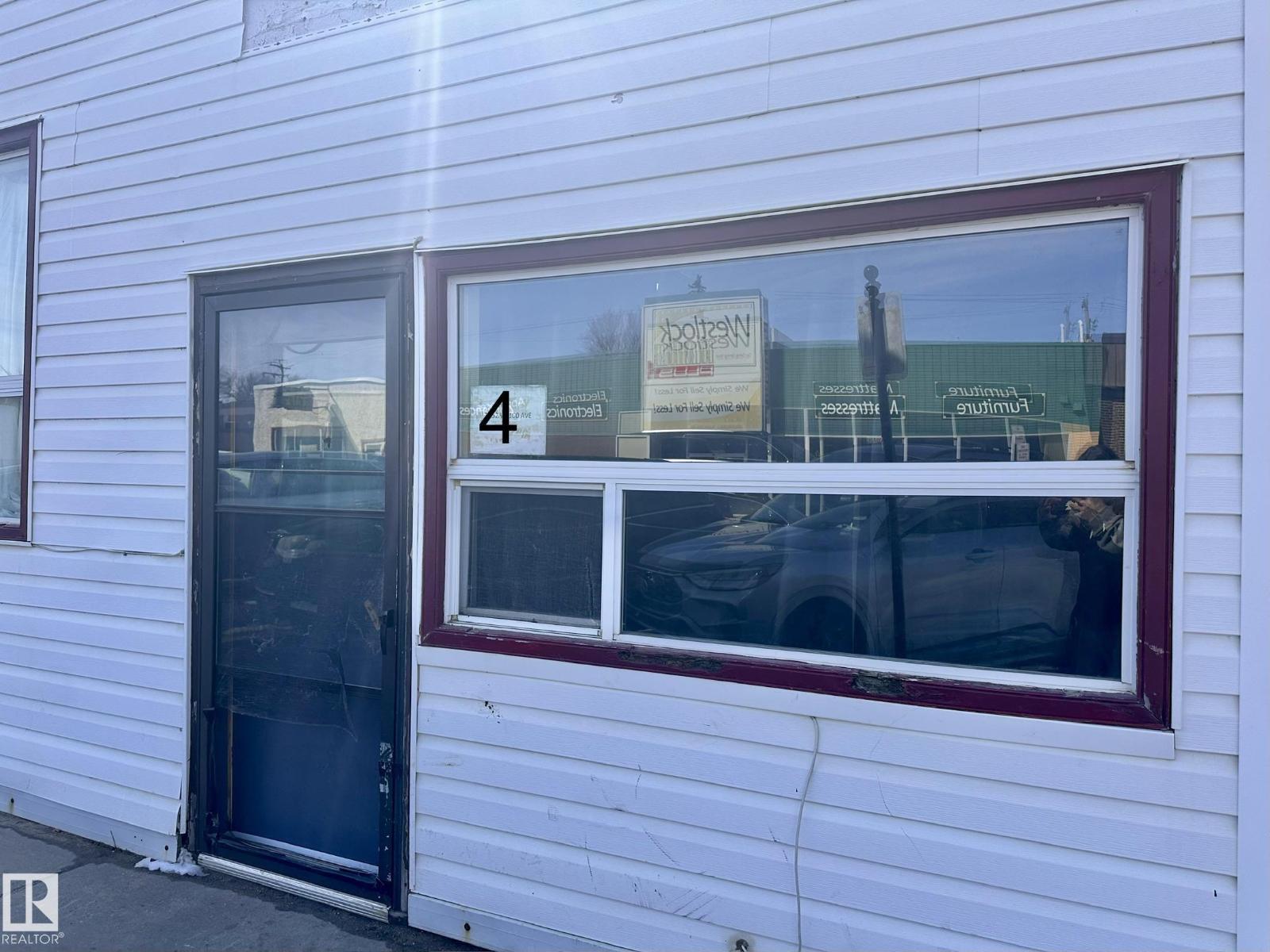 10528 100 Av Property Photo 30