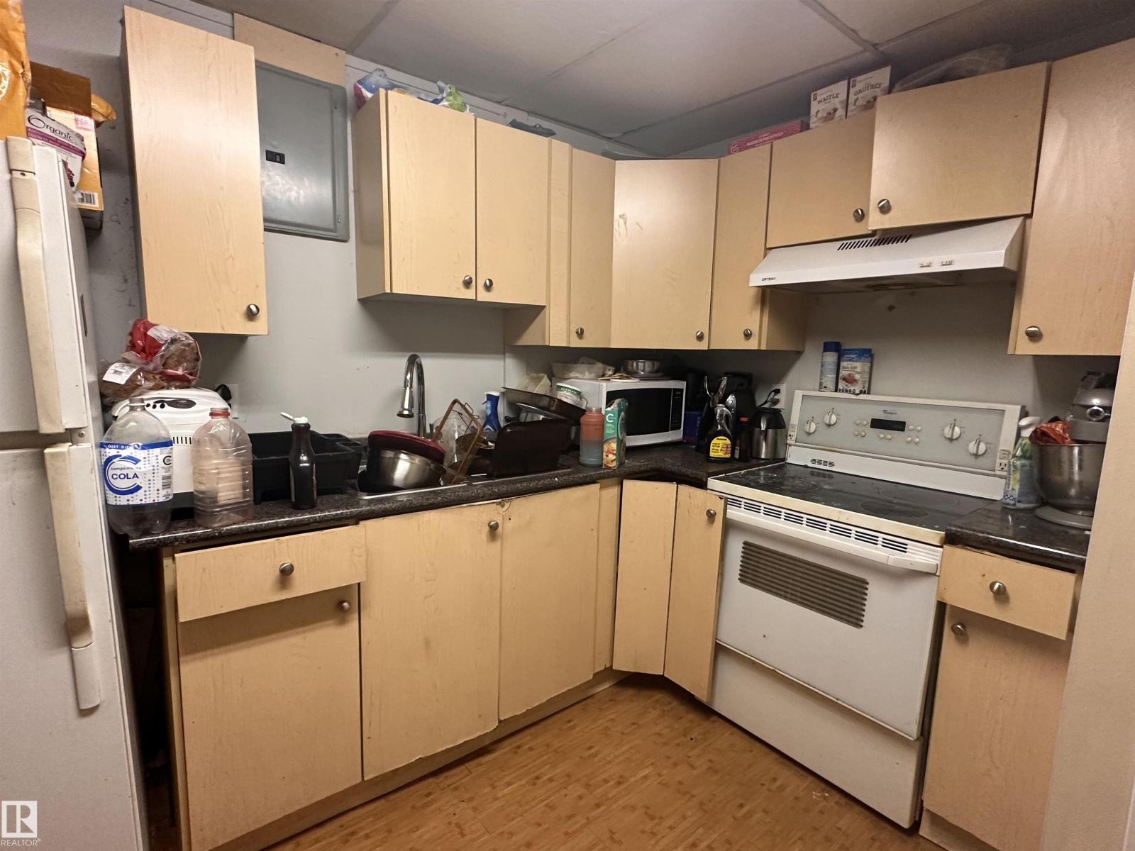 10528 100 Av Property Photo 33