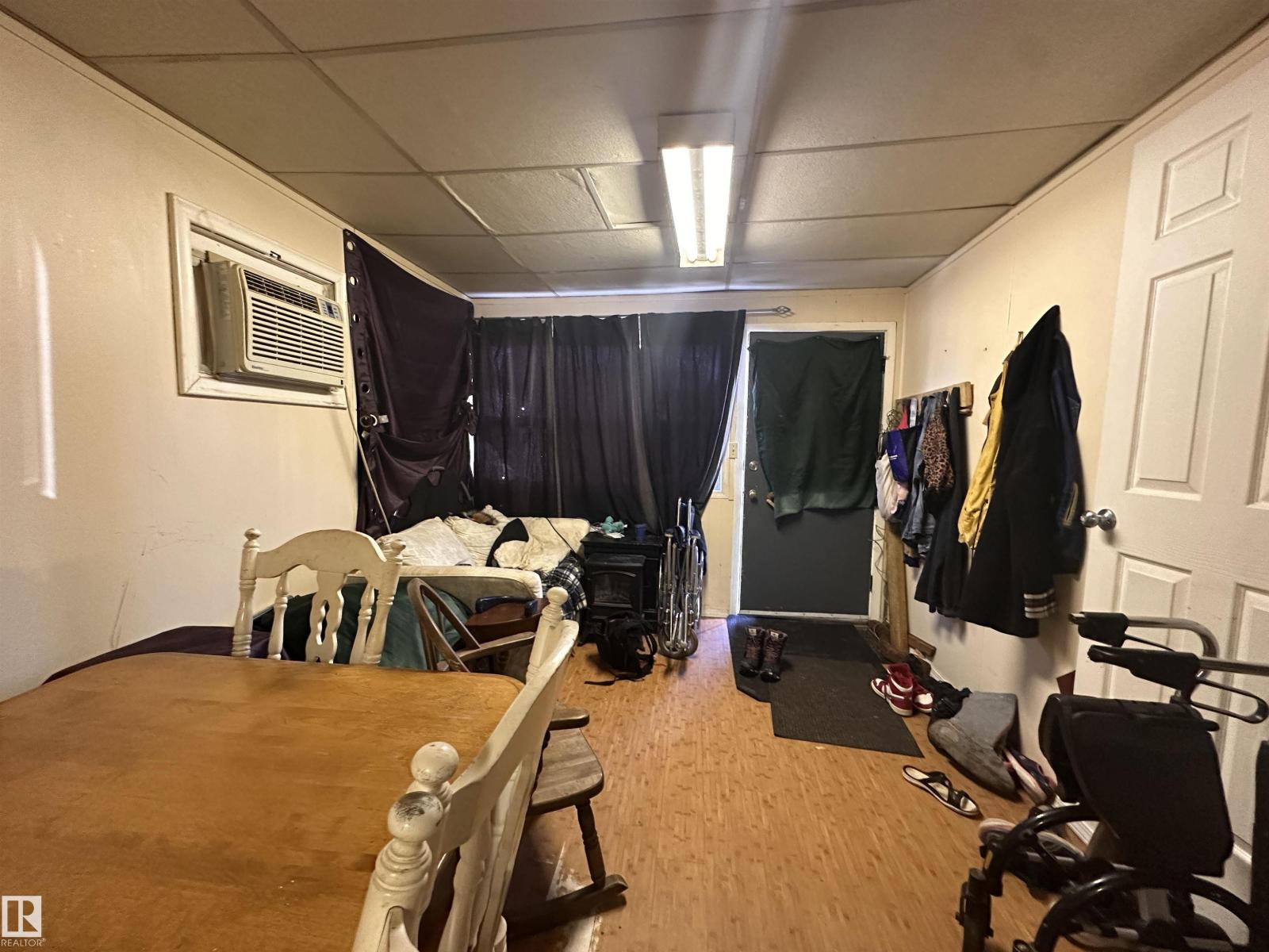 10528 100 Av Property Photo 34