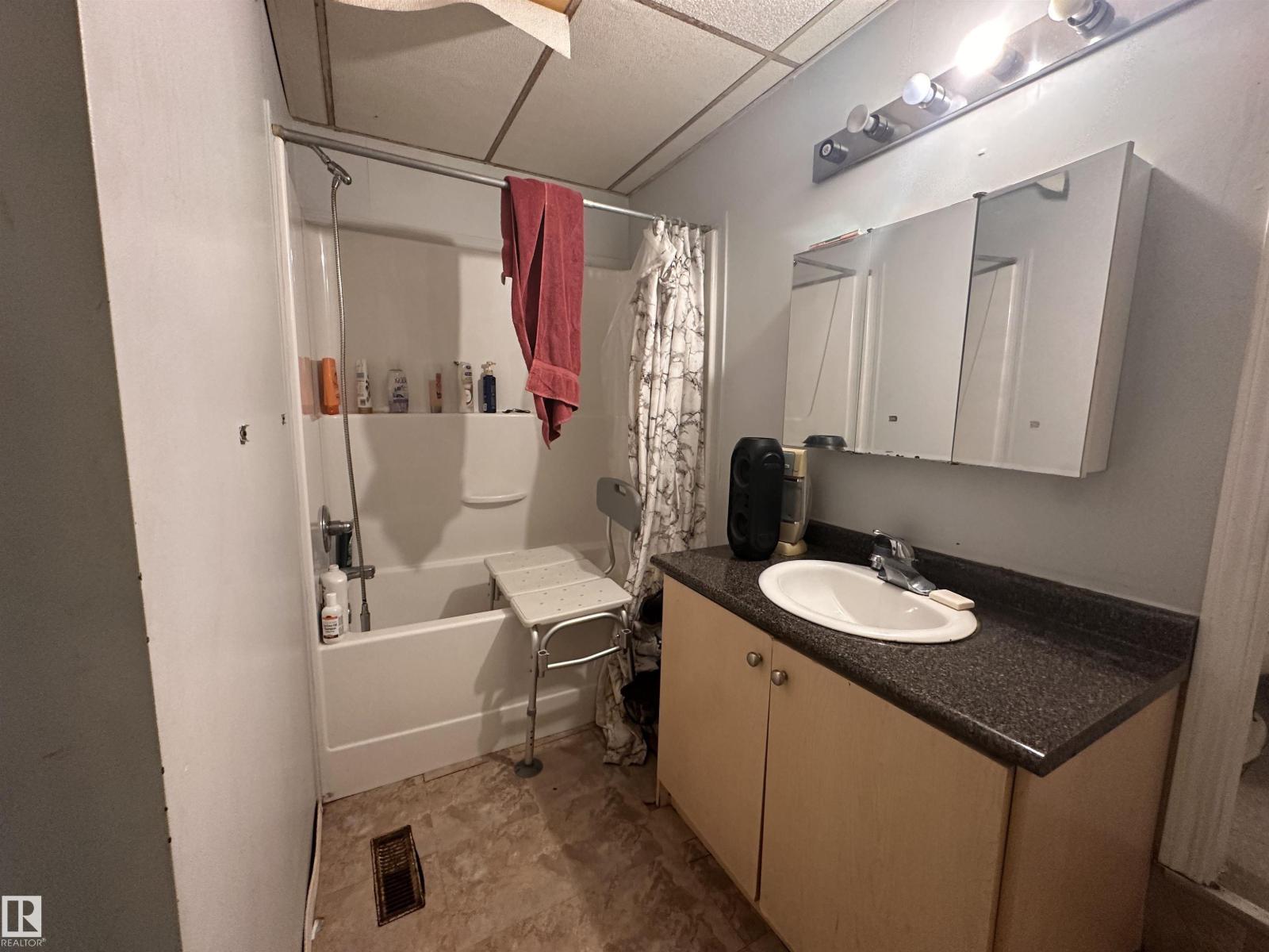 10528 100 Av Property Photo 35