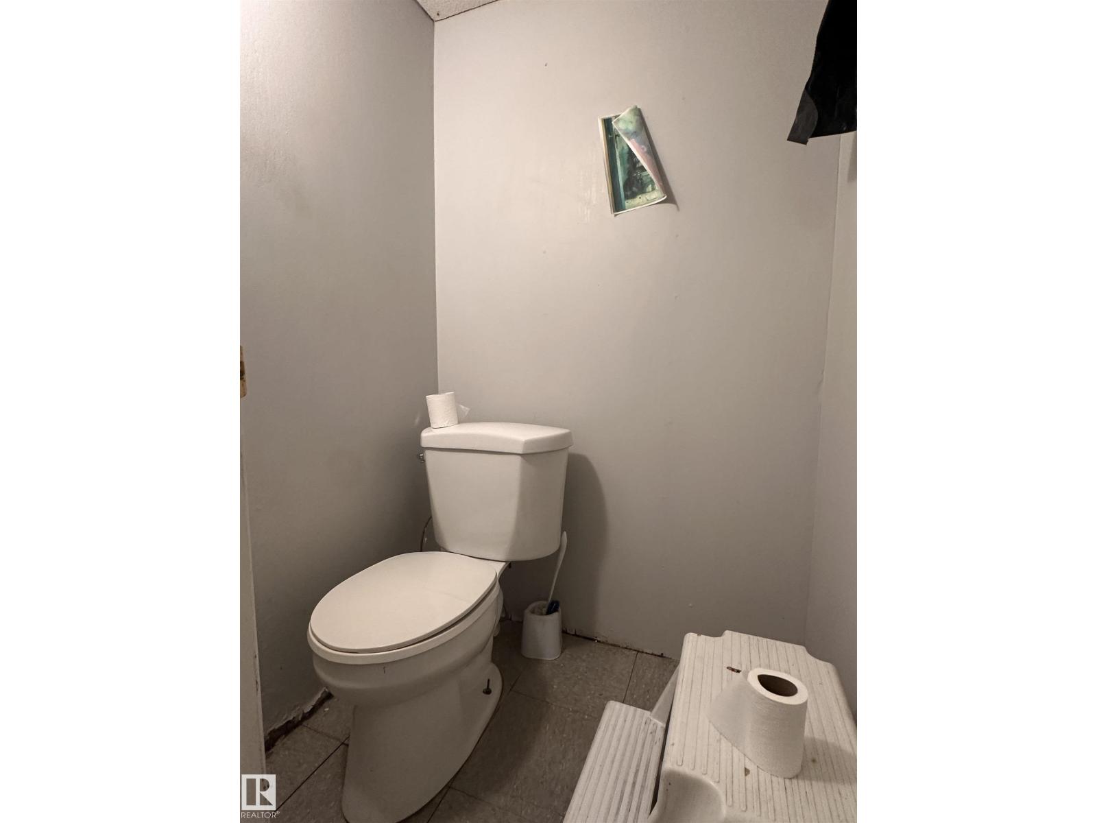 10528 100 Av Property Photo 36