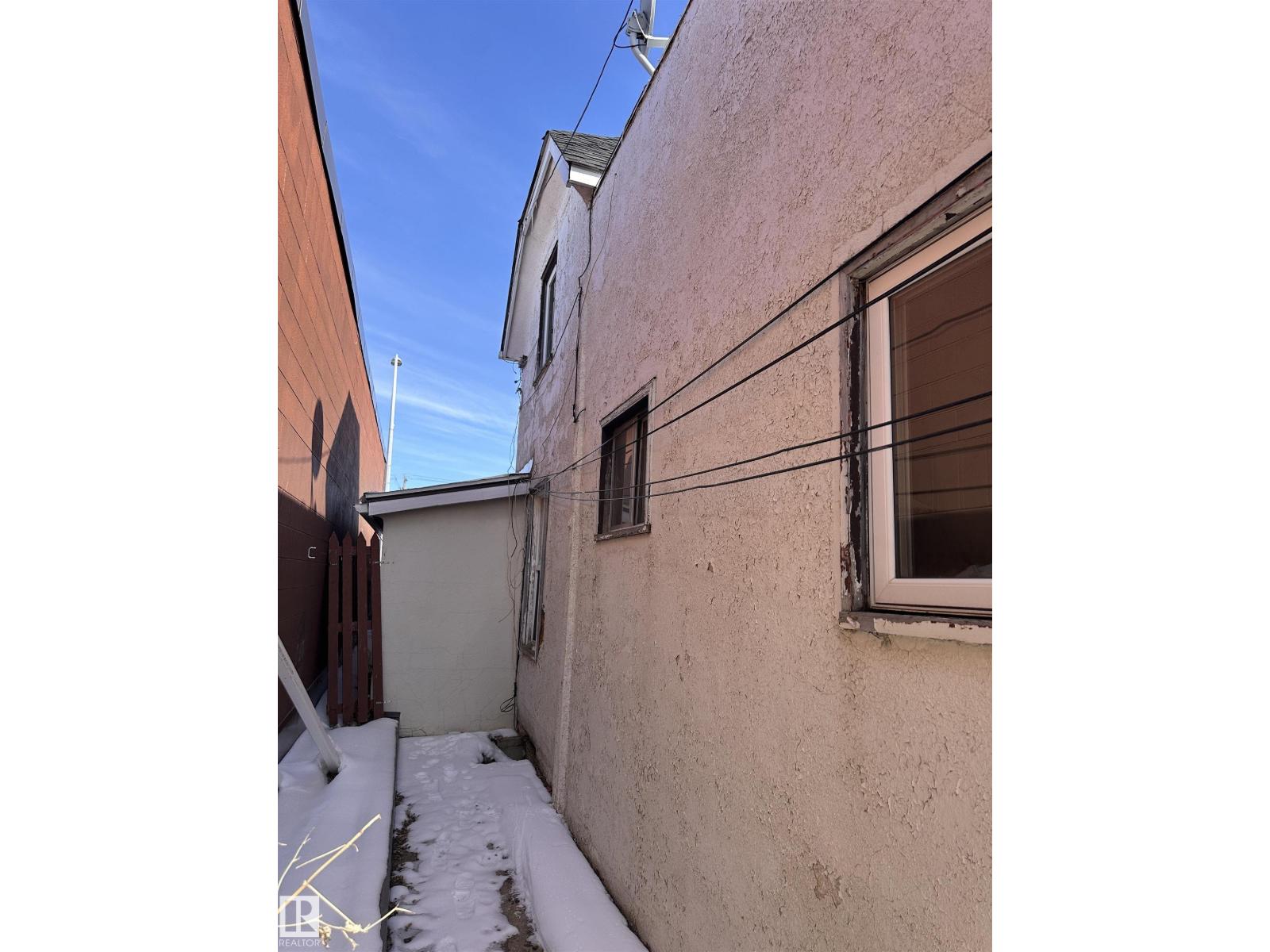 10528 100 Av Property Photo 47