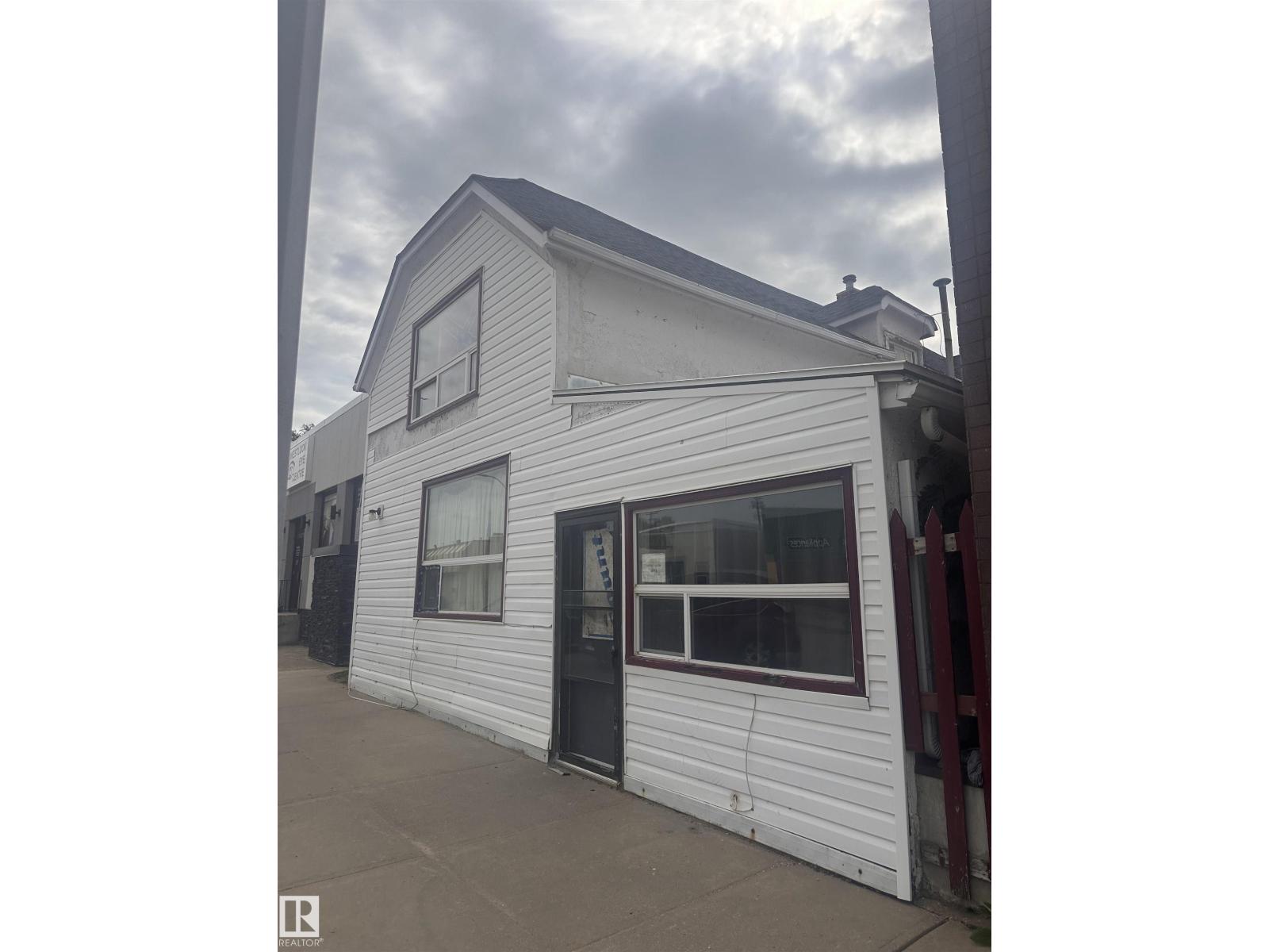 10528 100 Av Property Photo 49
