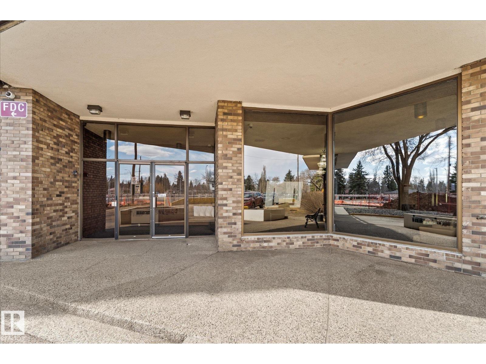 #102 13910 Stony Plain Rd Nw Property Photo 3