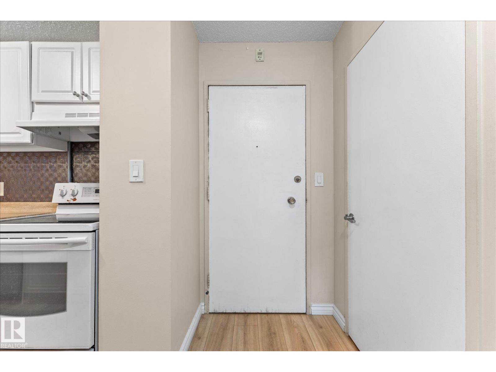 #102 13910 Stony Plain Rd Nw Property Photo 11