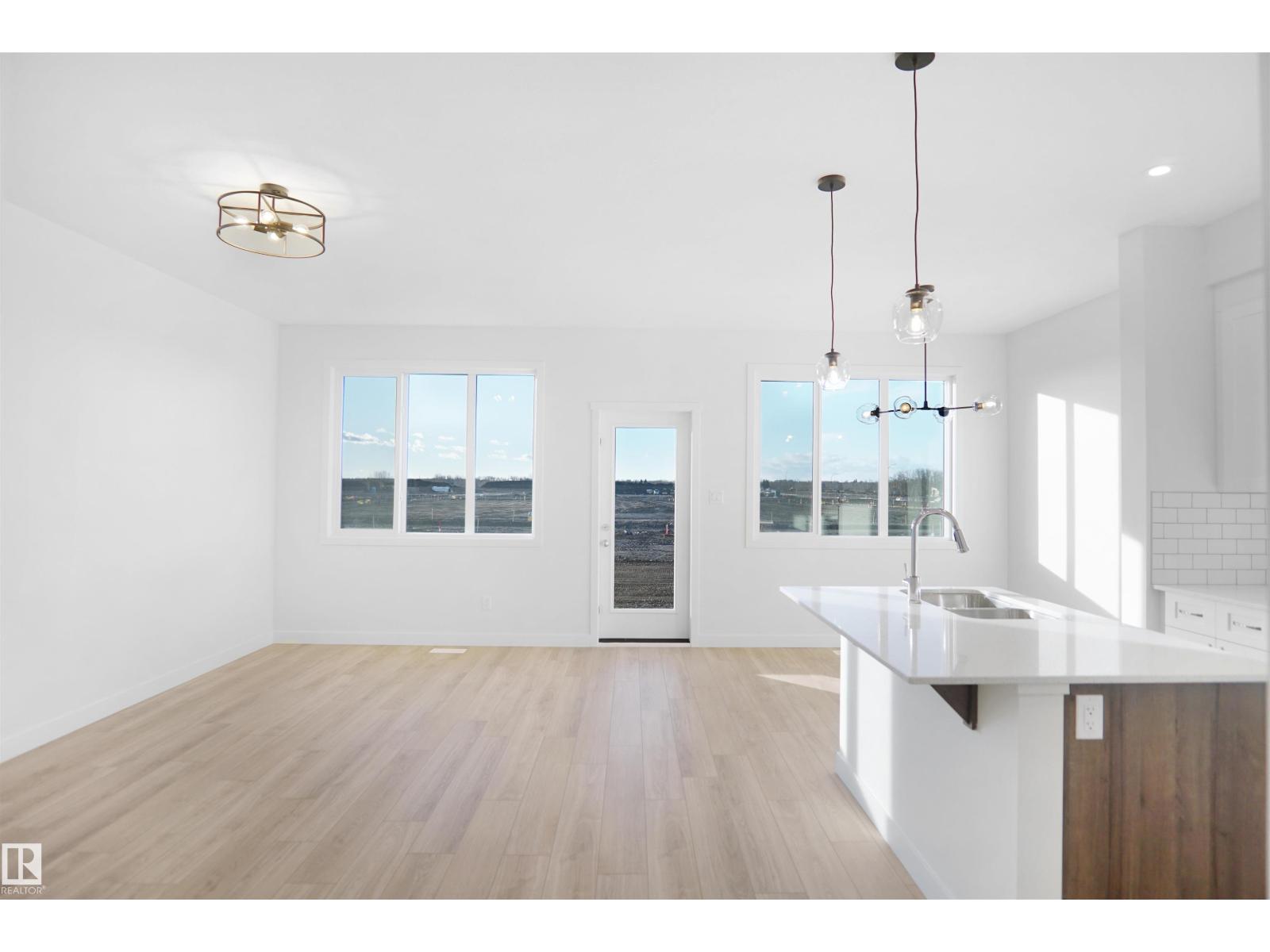 20904 16 Av Nw Property Photo 5