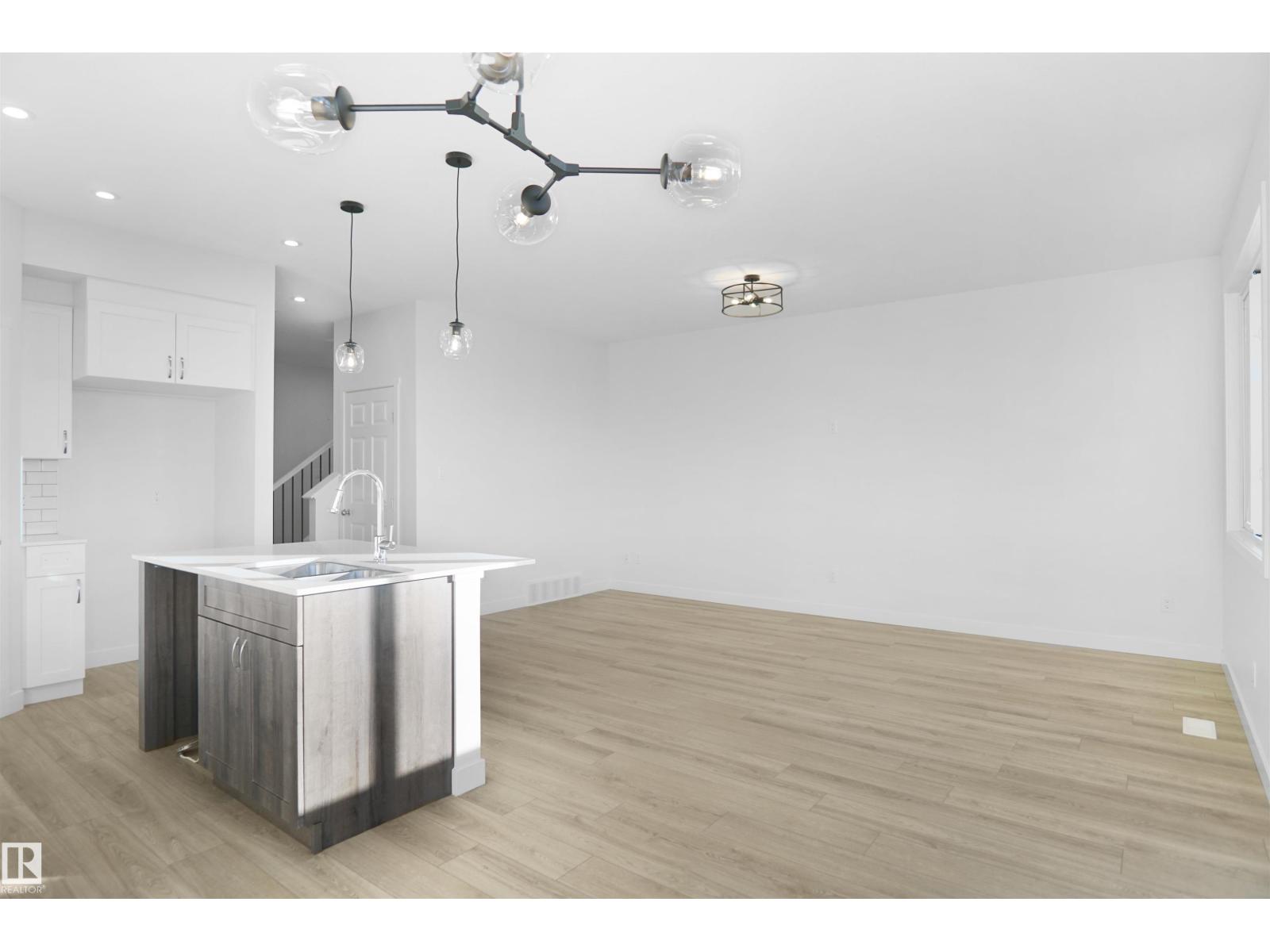 20904 16 Av Nw Property Photo 6