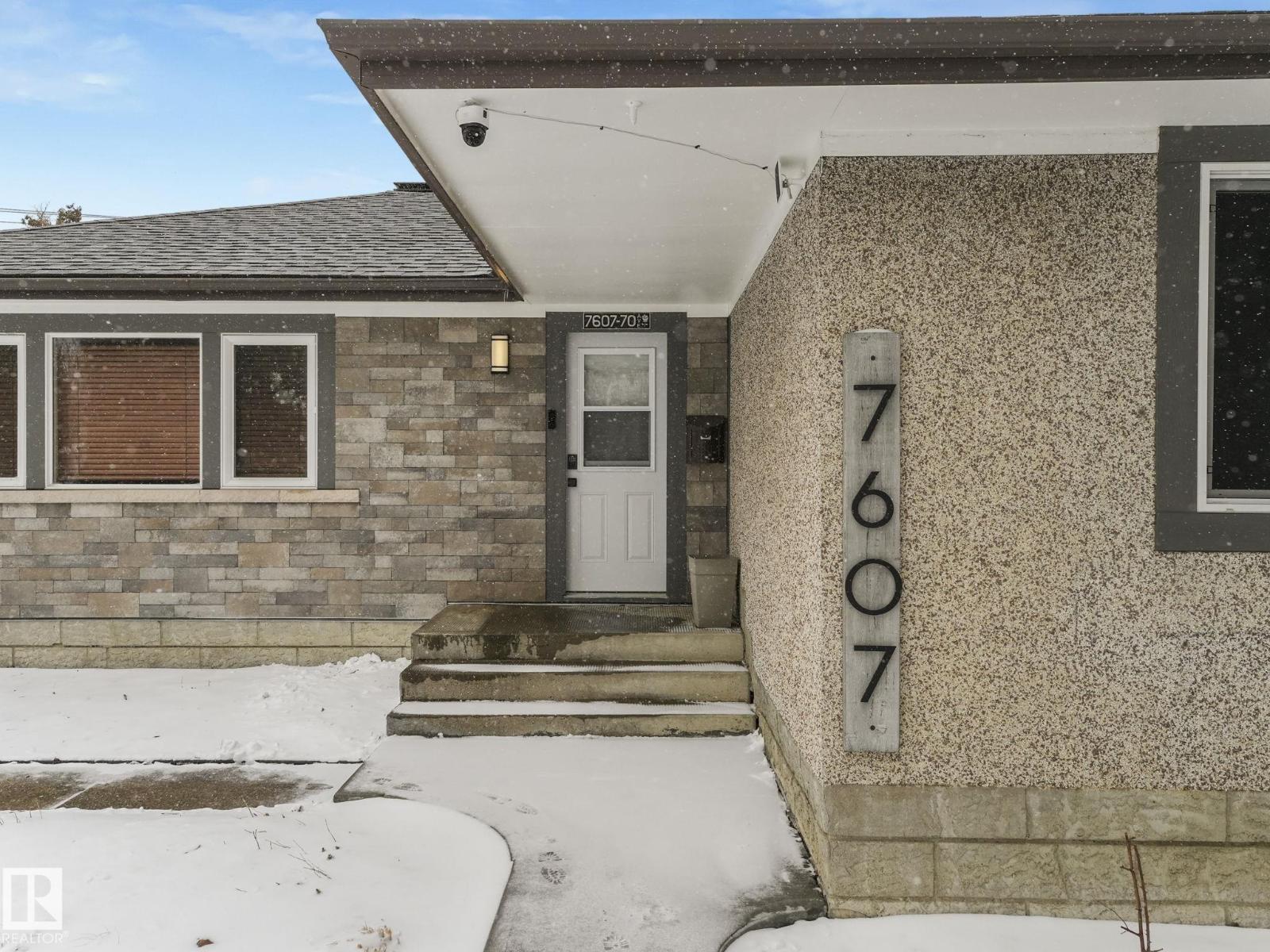 7607 70 Av Nw Property Photo 3