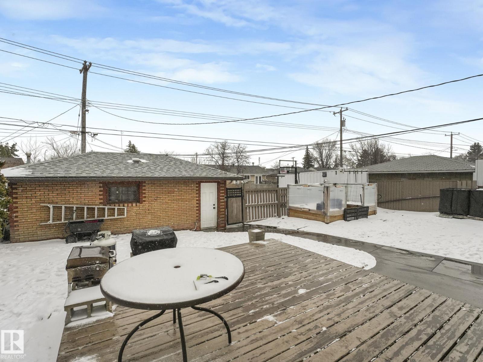 7607 70 Av Nw Property Photo 4