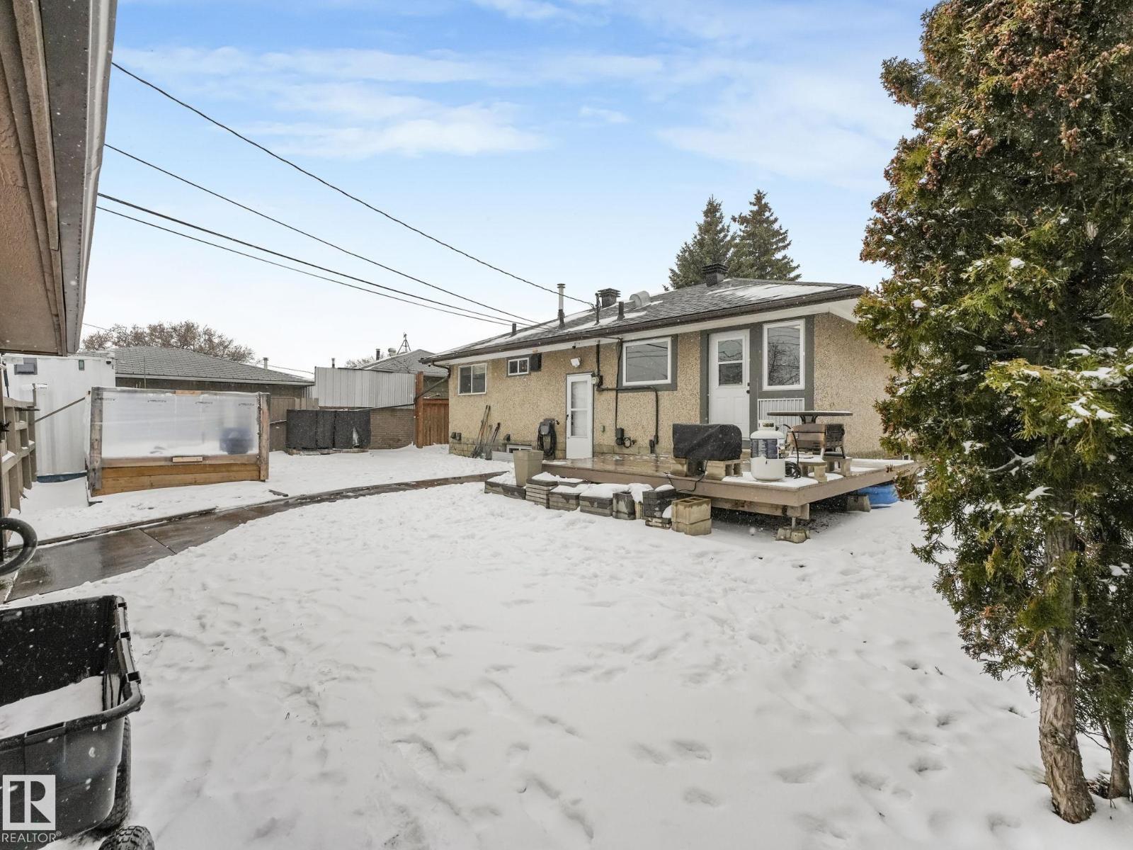 7607 70 Av Nw Property Photo 5