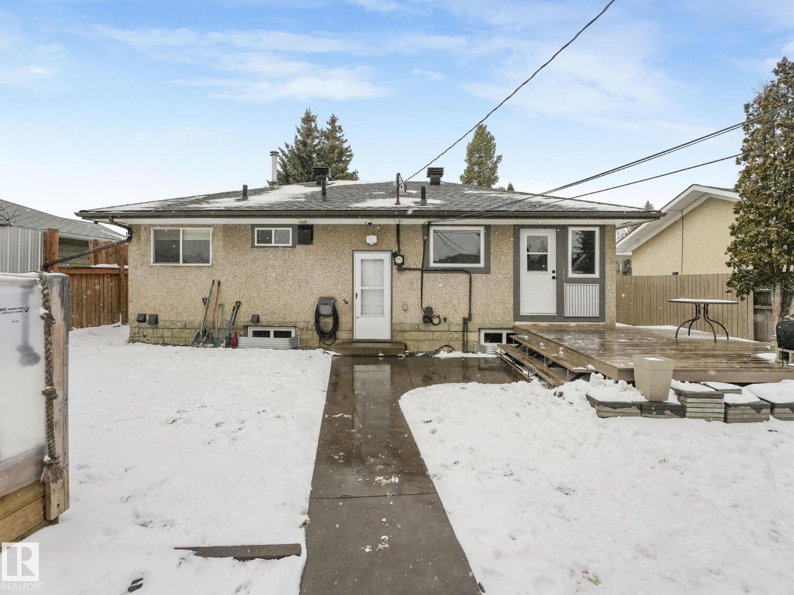 7607 70 Av Nw Property Photo 7