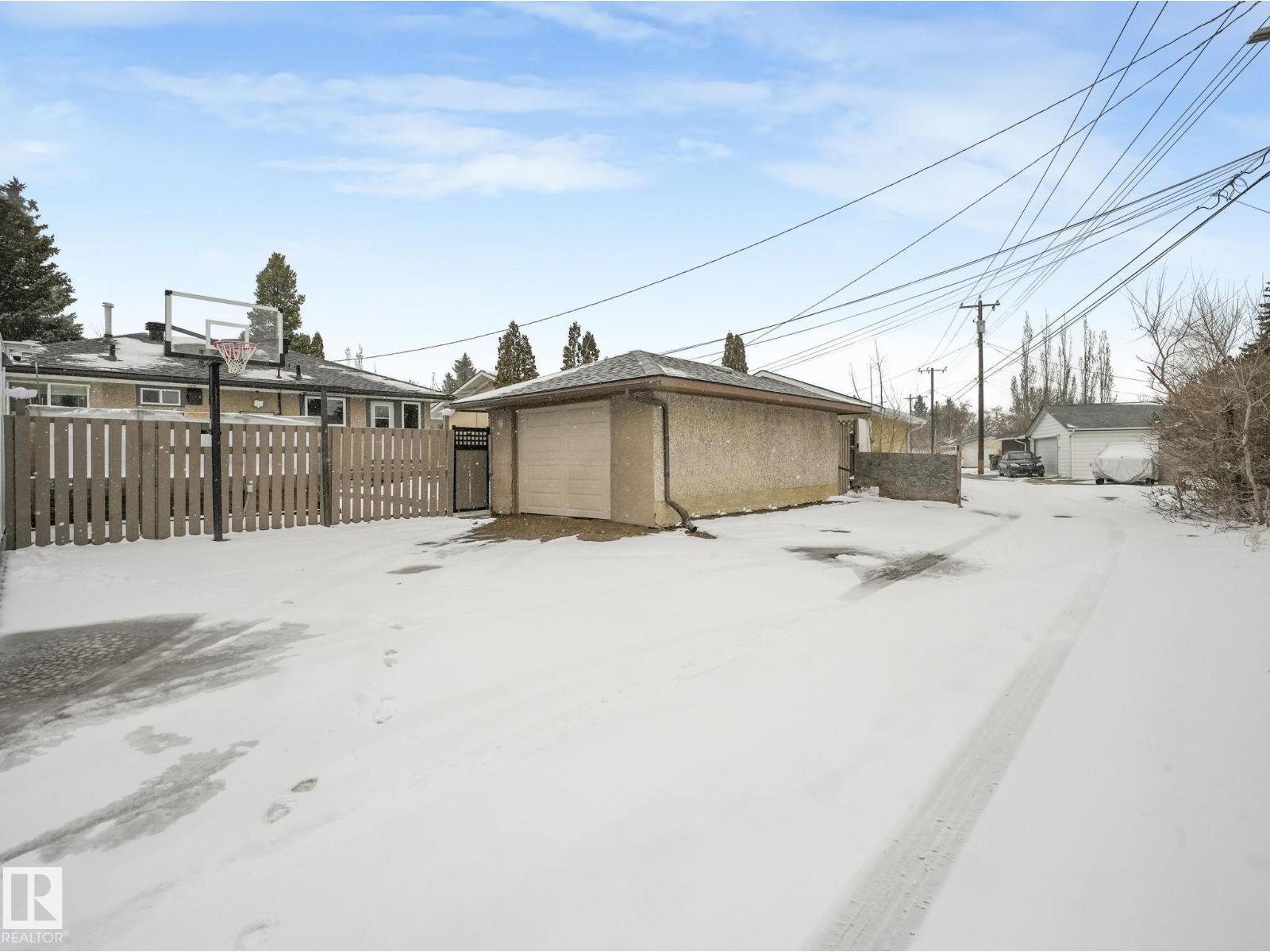 7607 70 Av Nw Property Photo 8