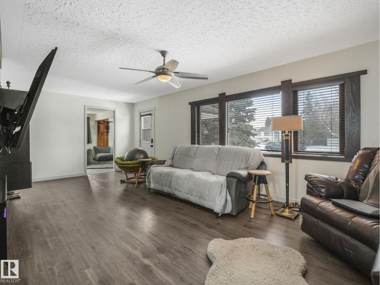 7607 70 Av Nw Property Photo 10