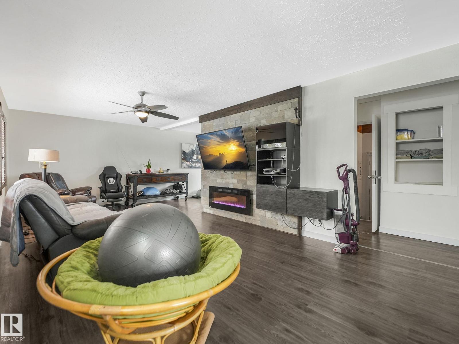 7607 70 Av Nw Property Photo 11