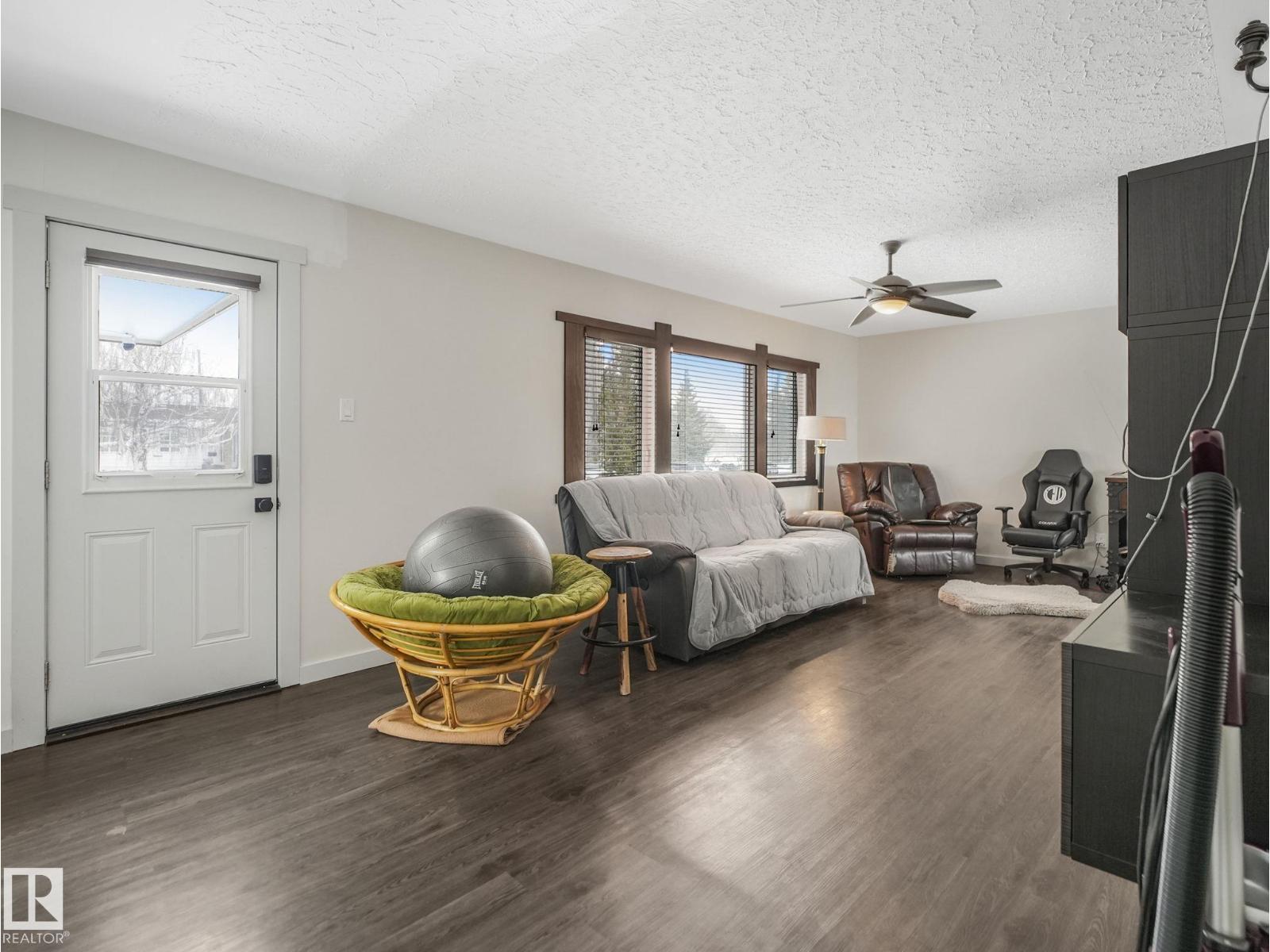 7607 70 Av Nw Property Photo 12
