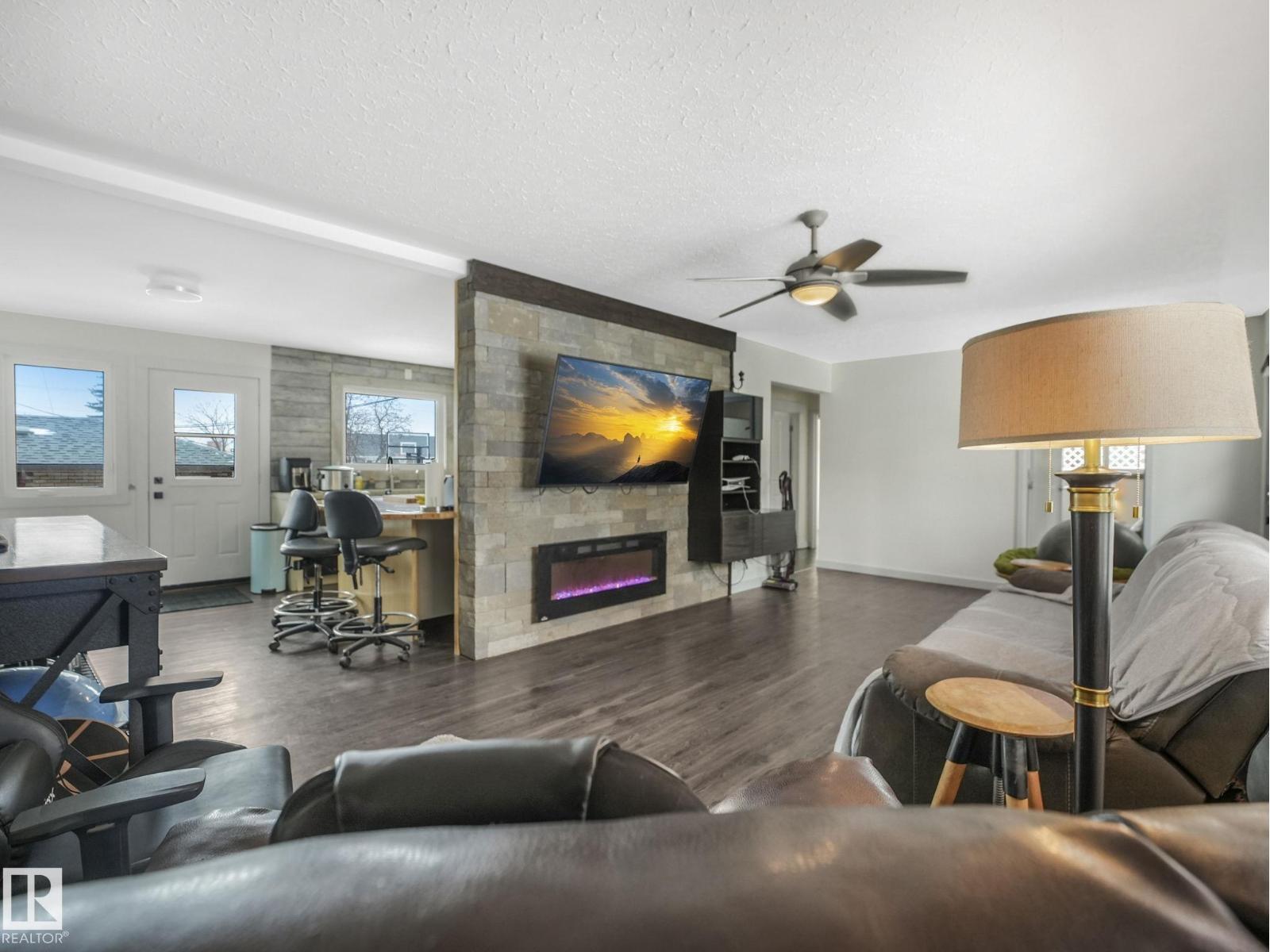 7607 70 Av Nw Property Photo 13