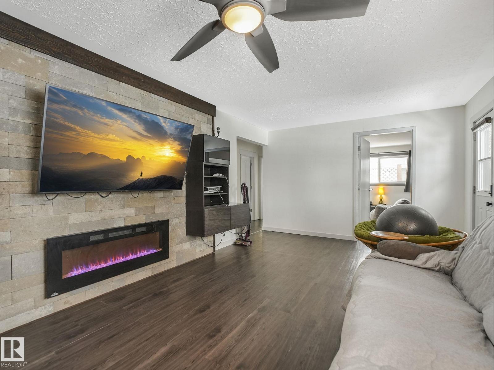 7607 70 Av Nw Property Photo 14