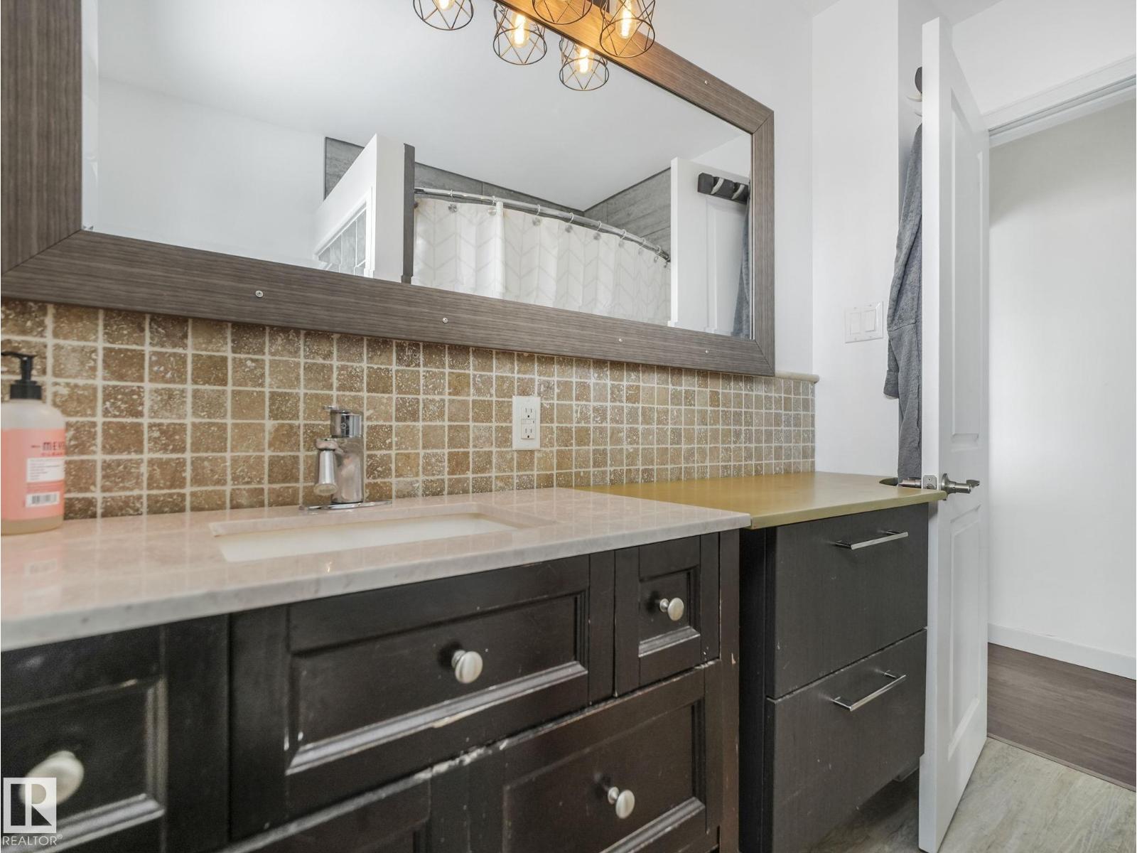 7607 70 Av Nw Property Photo 19