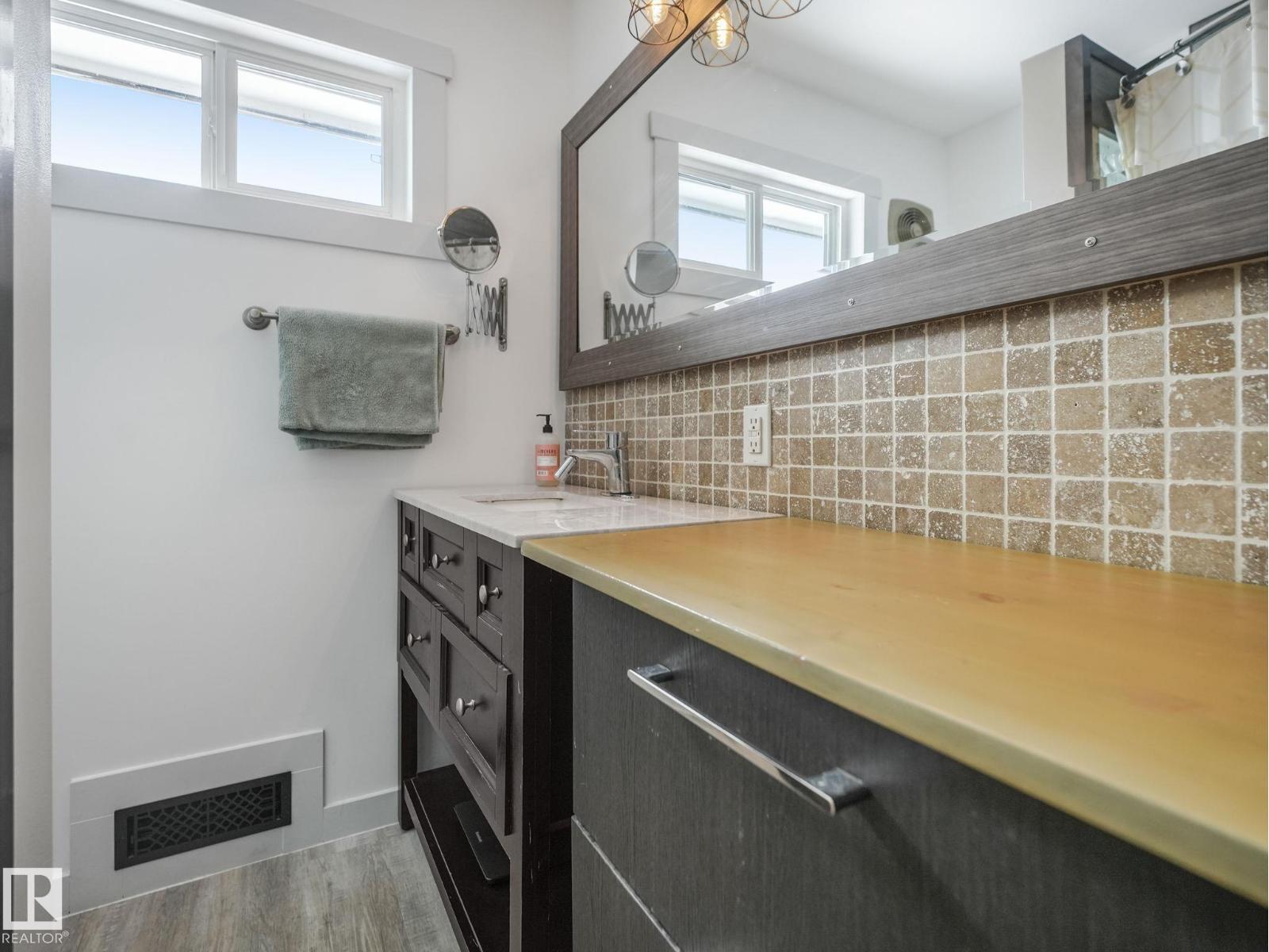 7607 70 Av Nw Property Photo 20