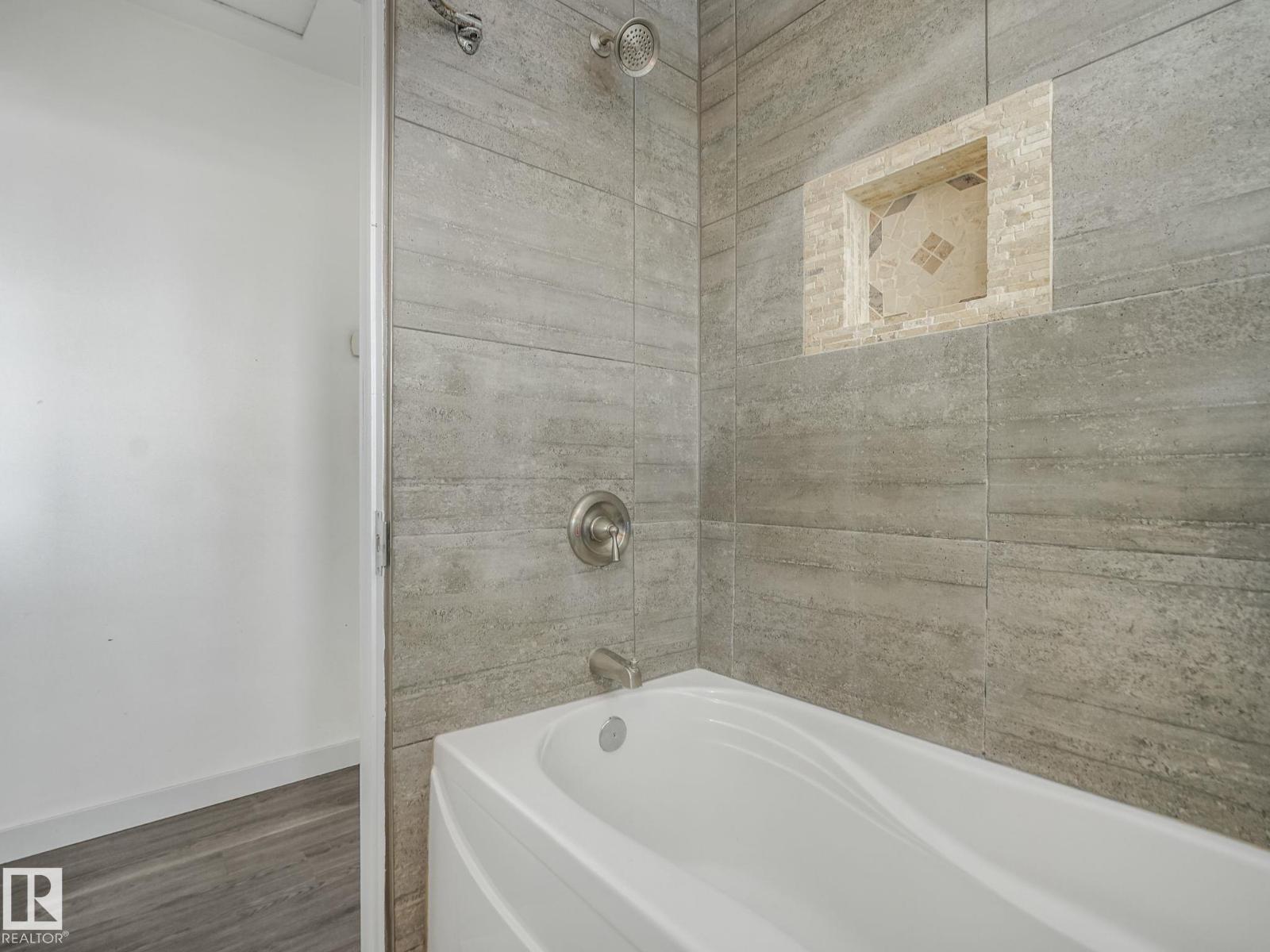 7607 70 Av Nw Property Photo 21