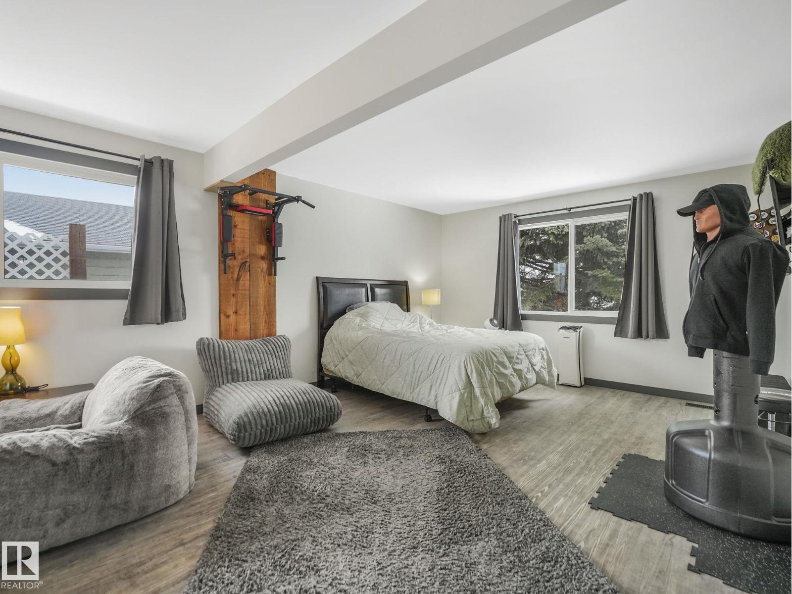 7607 70 Av Nw Property Photo 23