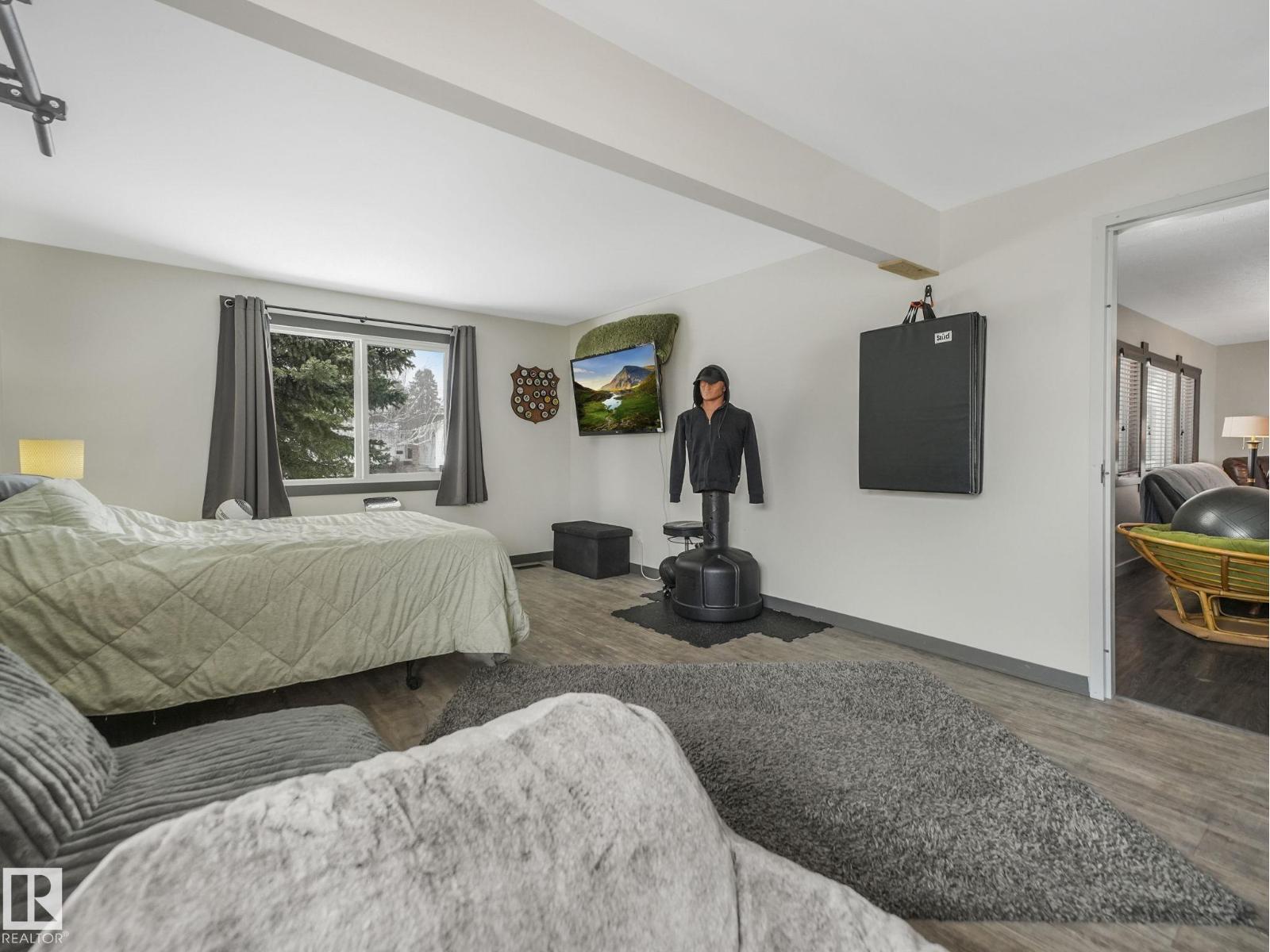 7607 70 Av Nw Property Photo 24