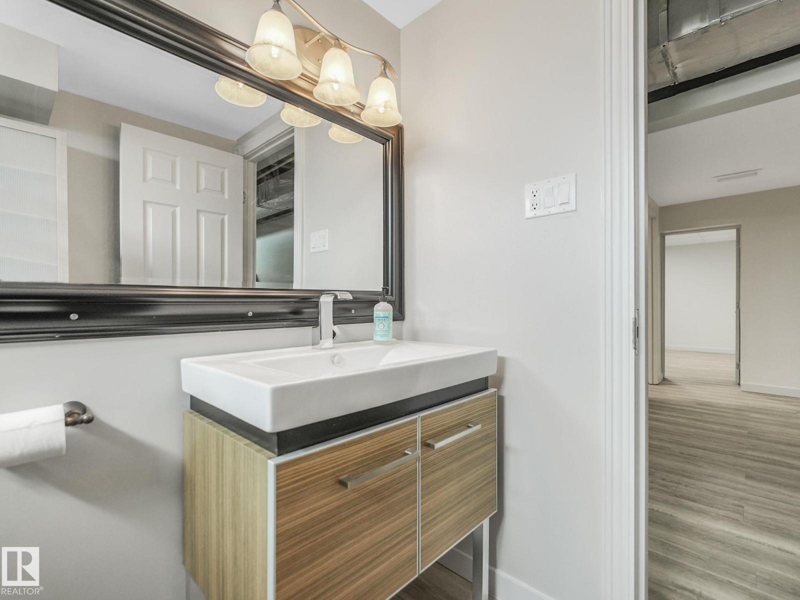 7607 70 Av Nw Property Photo 35