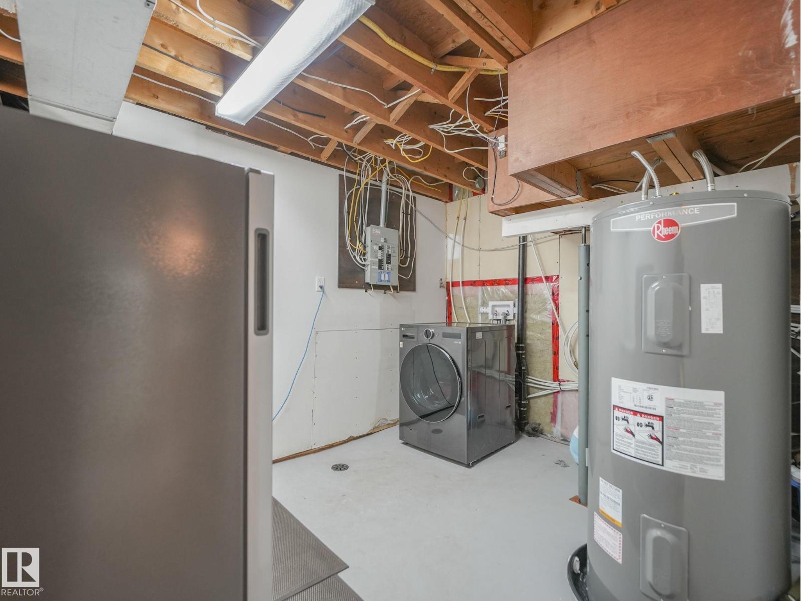 7607 70 Av Nw Property Photo 37