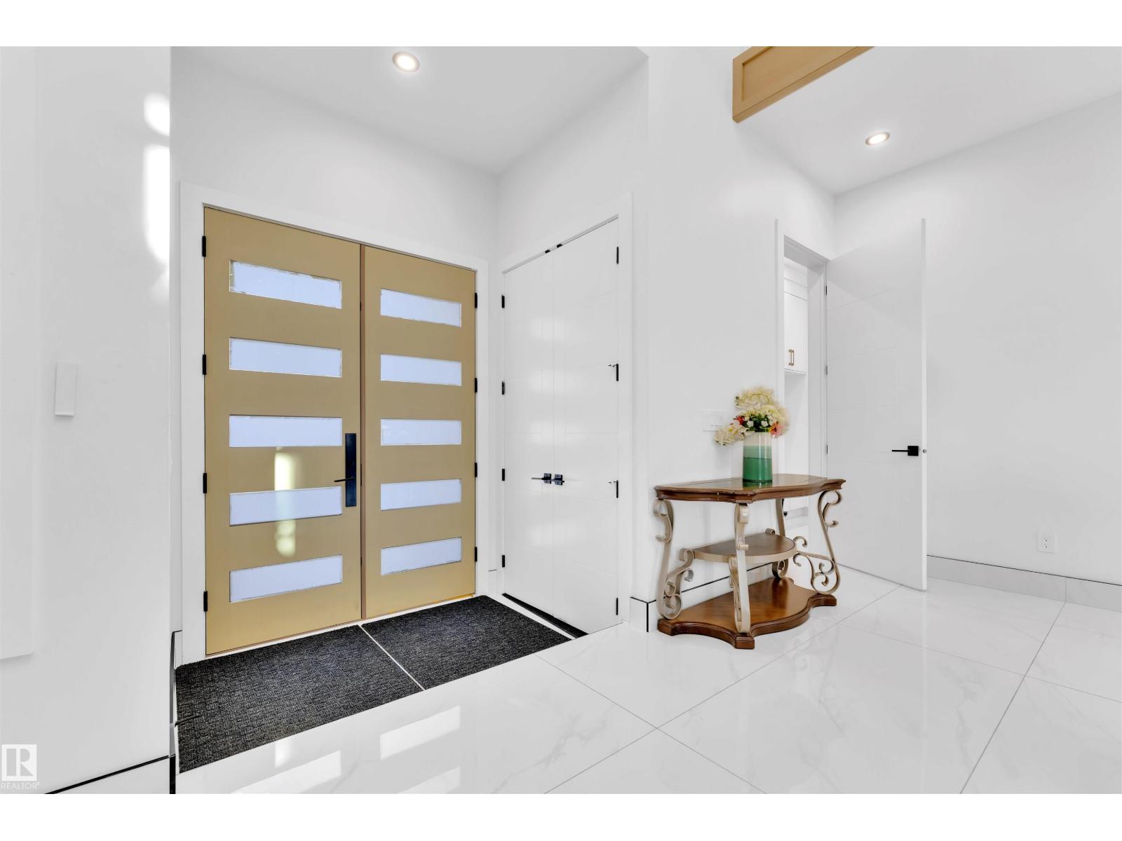 1704 19 St Nw Property Photo 6