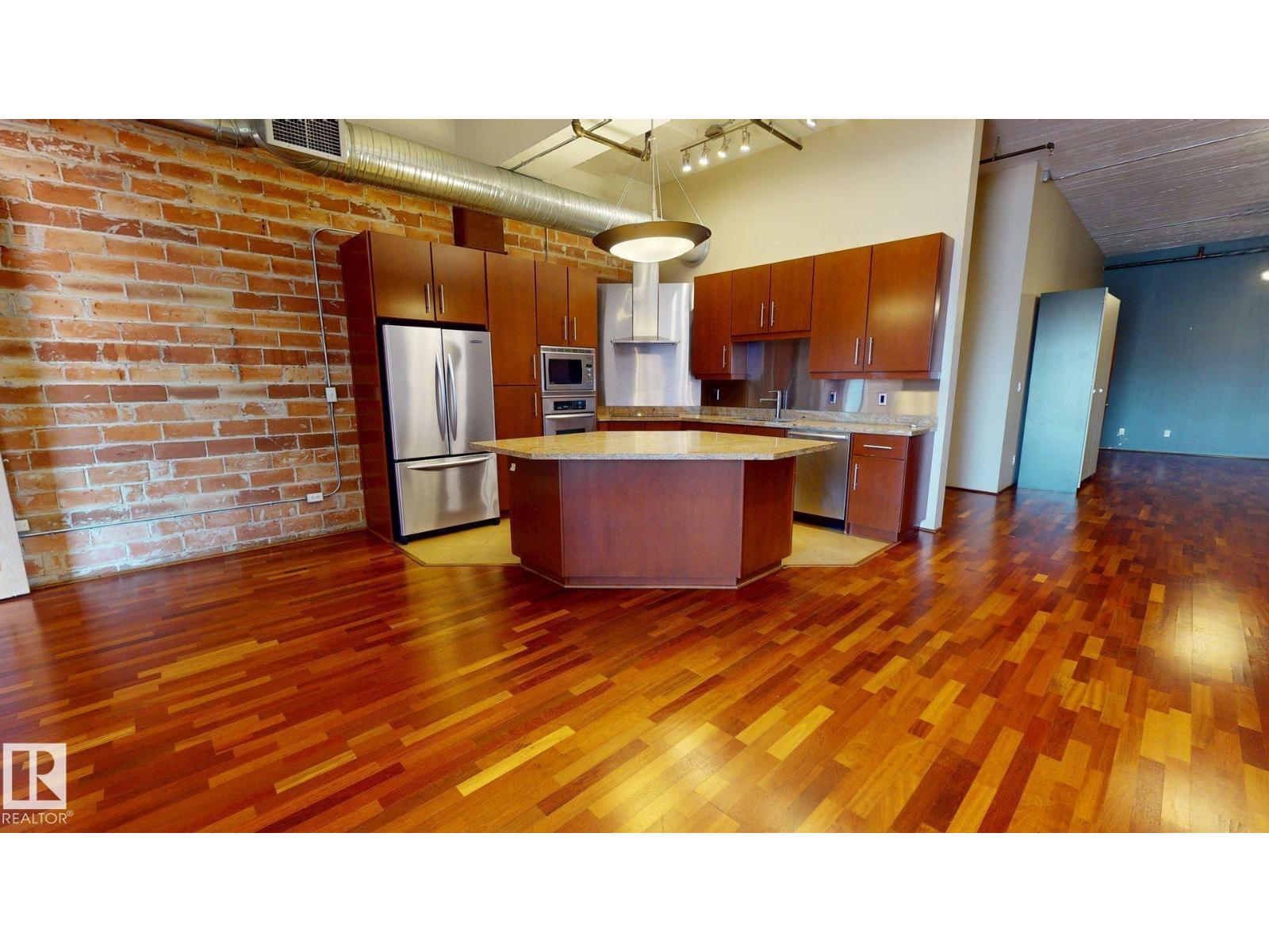 #241 10309 107 St Nw Property Photo 3
