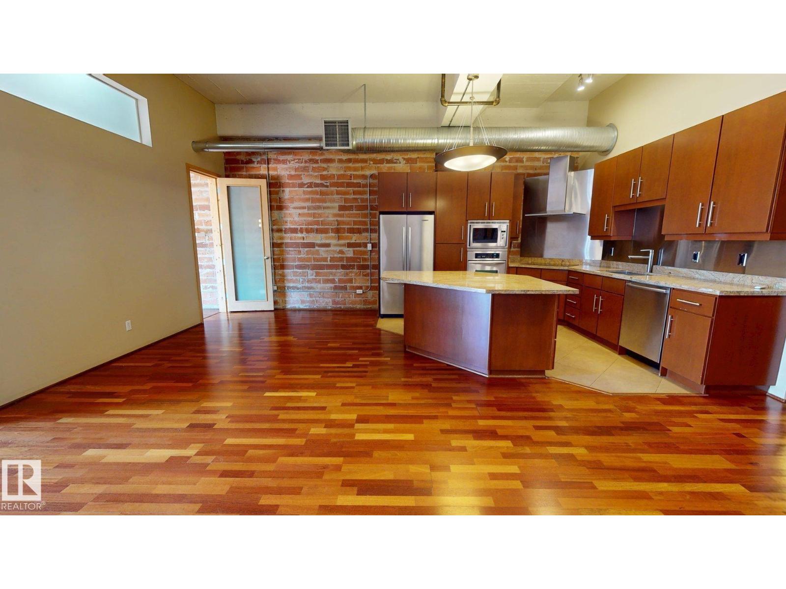#241 10309 107 St Nw Property Photo 4