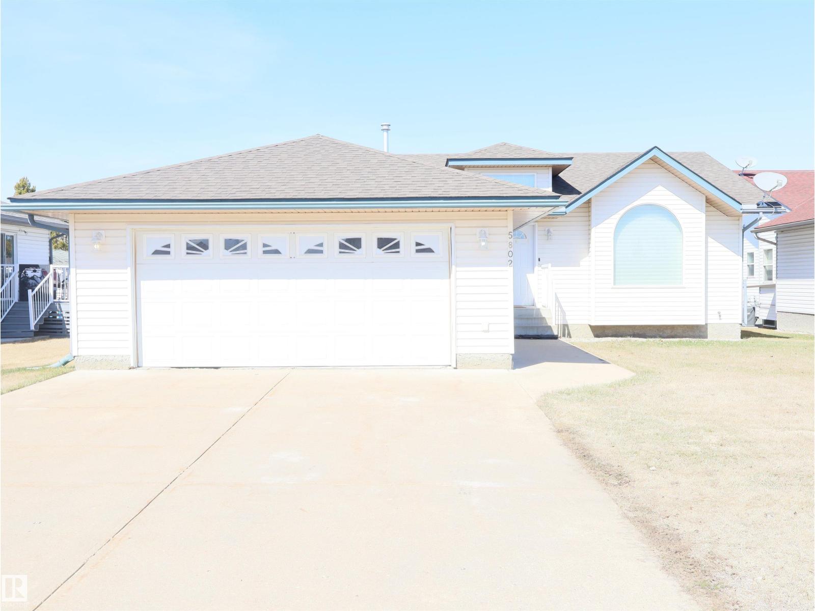 5802 52 AV Property Photo 1