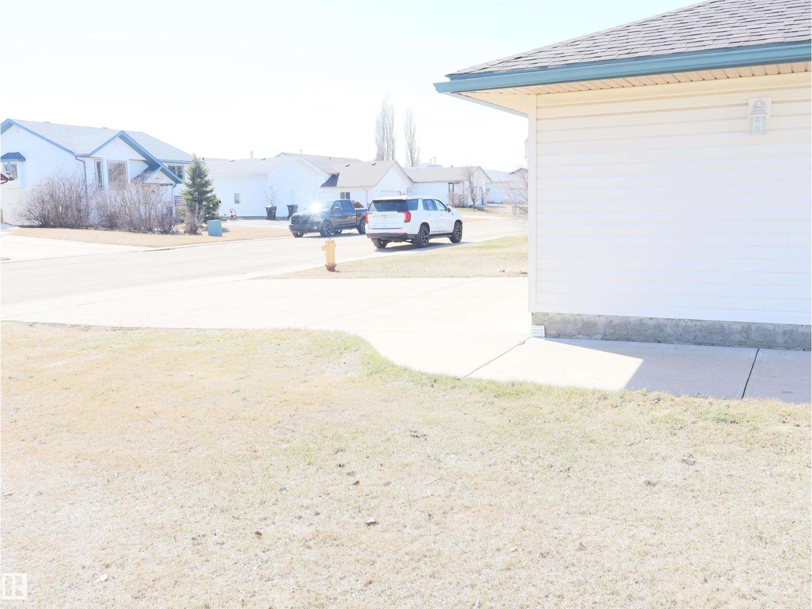 5802 52 Av Property Photo 4