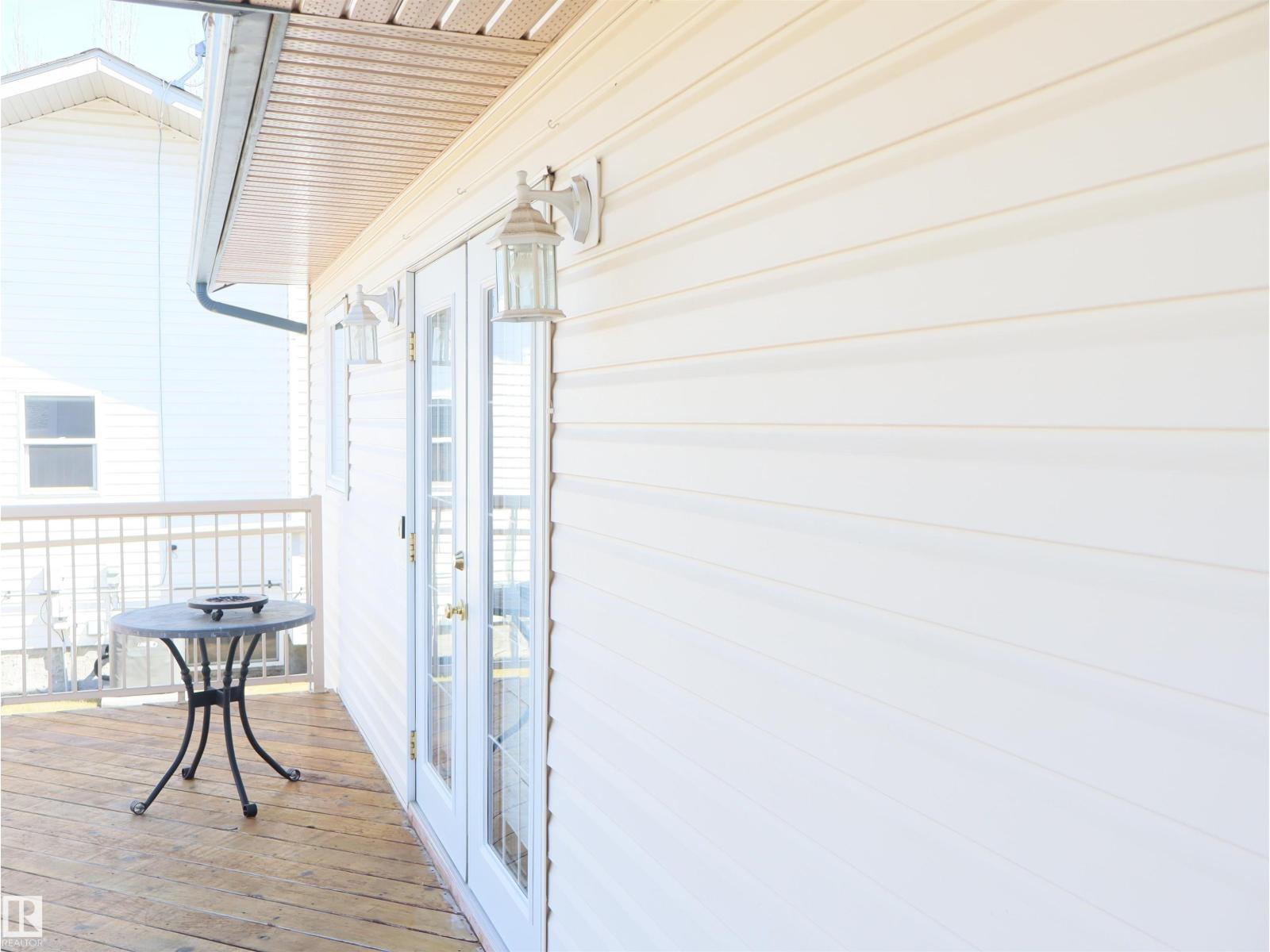 5802 52 Av Property Photo 6