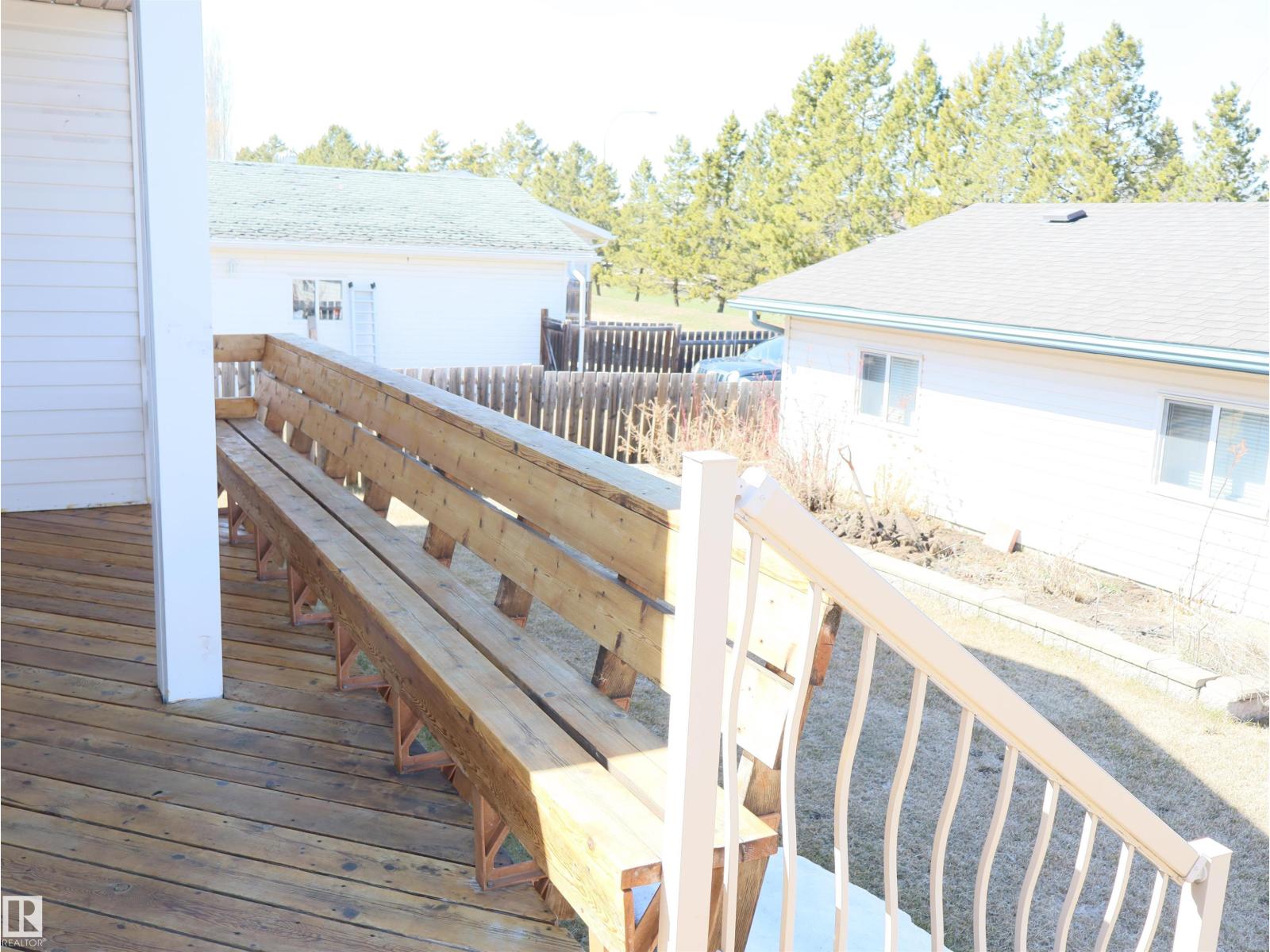 5802 52 Av Property Photo 8