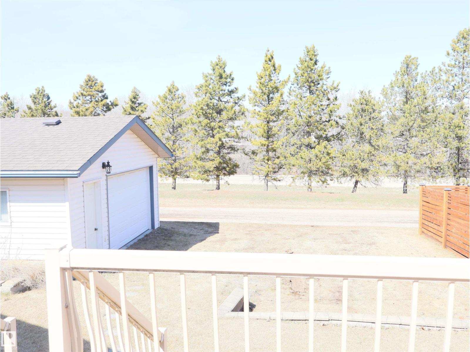 5802 52 Av Property Photo 10