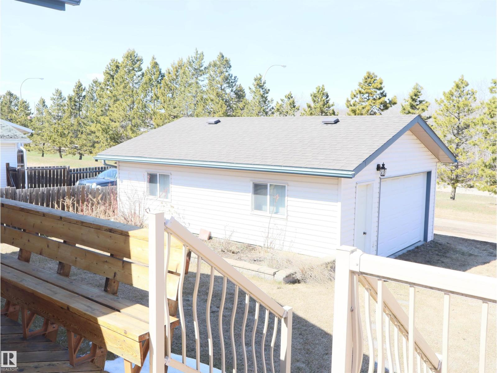 5802 52 Av Property Photo 11