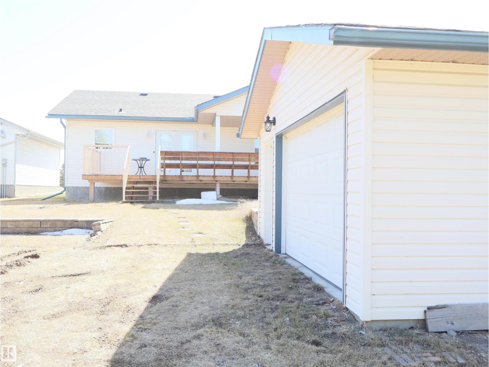 5802 52 Av Property Photo 14