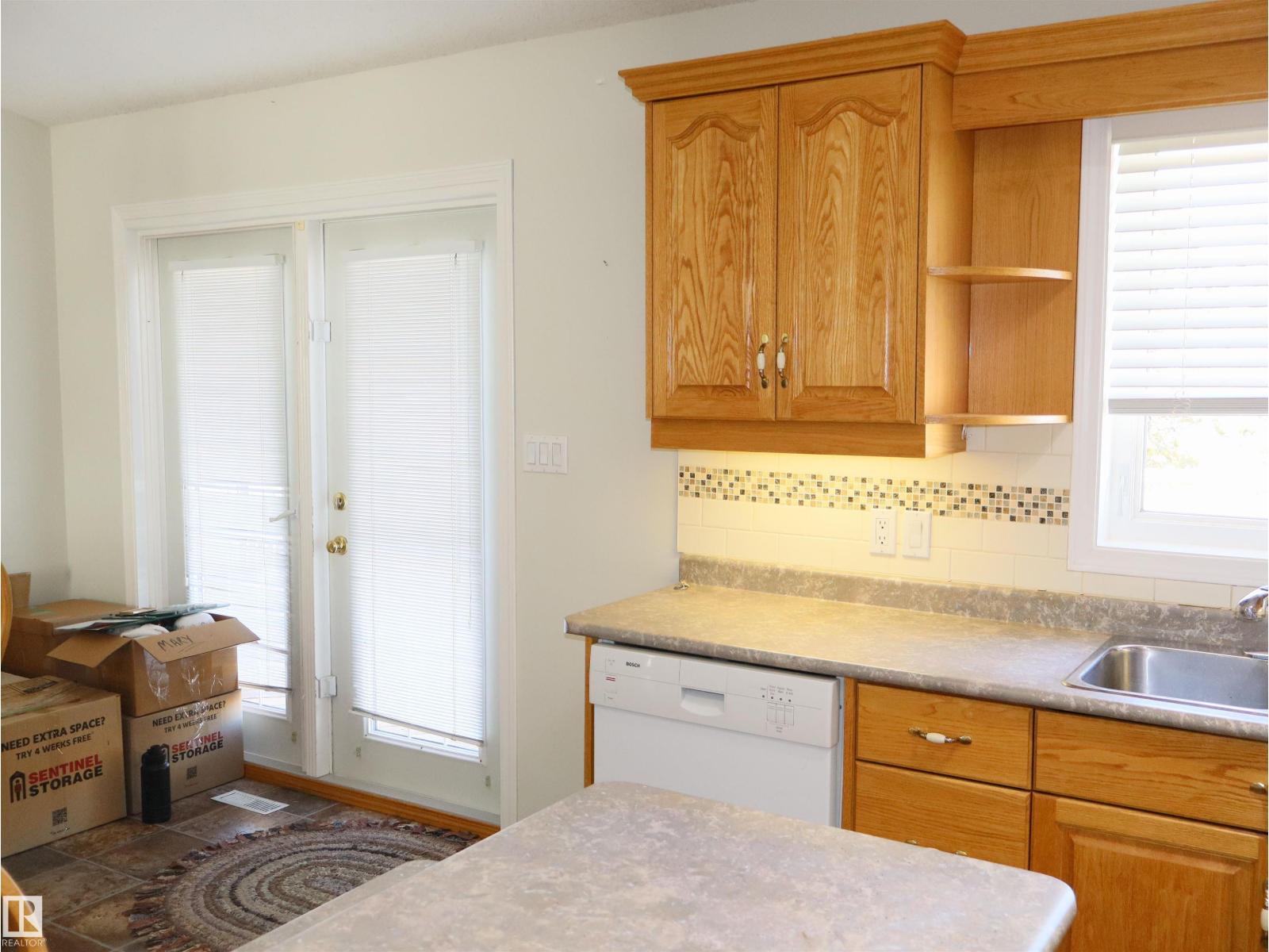 5802 52 Av Property Photo 18