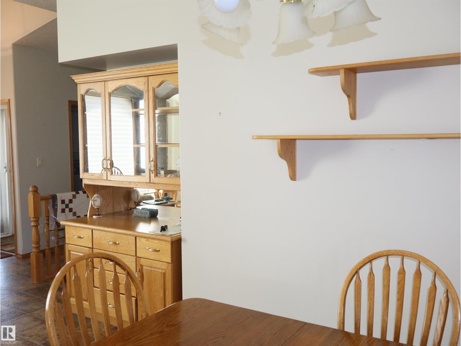 5802 52 Av Property Photo 24