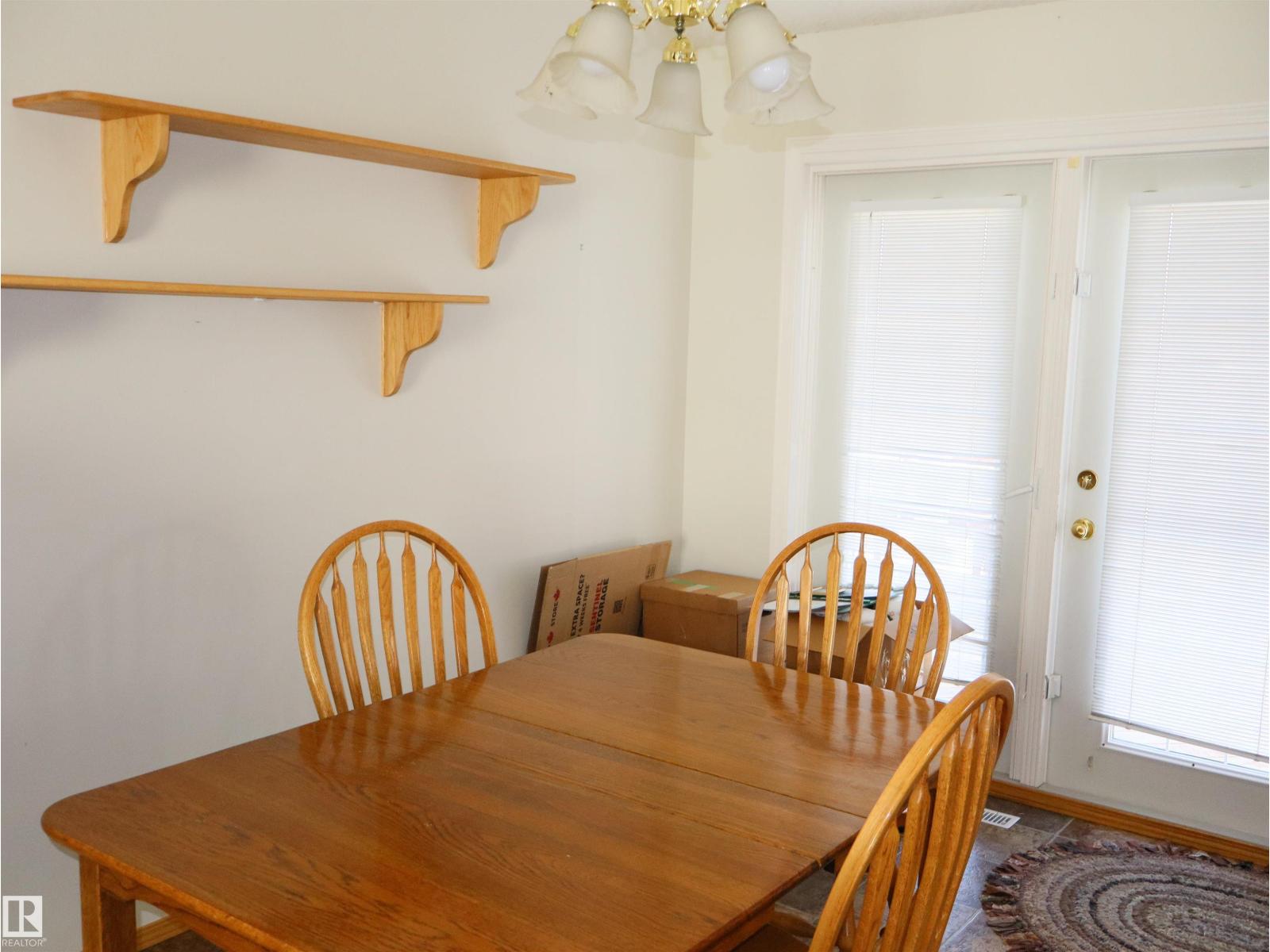 5802 52 Av Property Photo 25