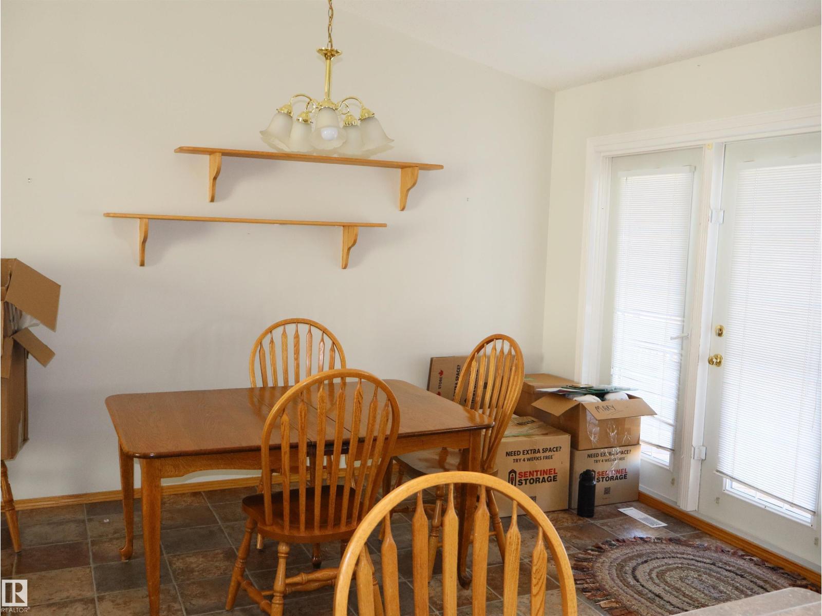 5802 52 Av Property Photo 26