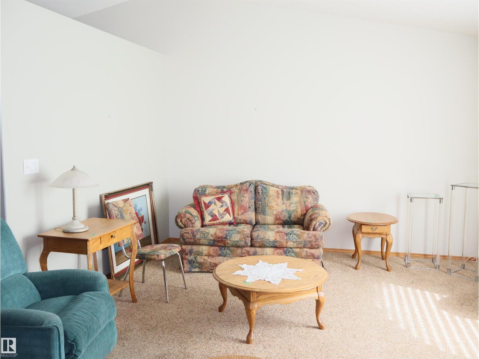 5802 52 Av Property Photo 27