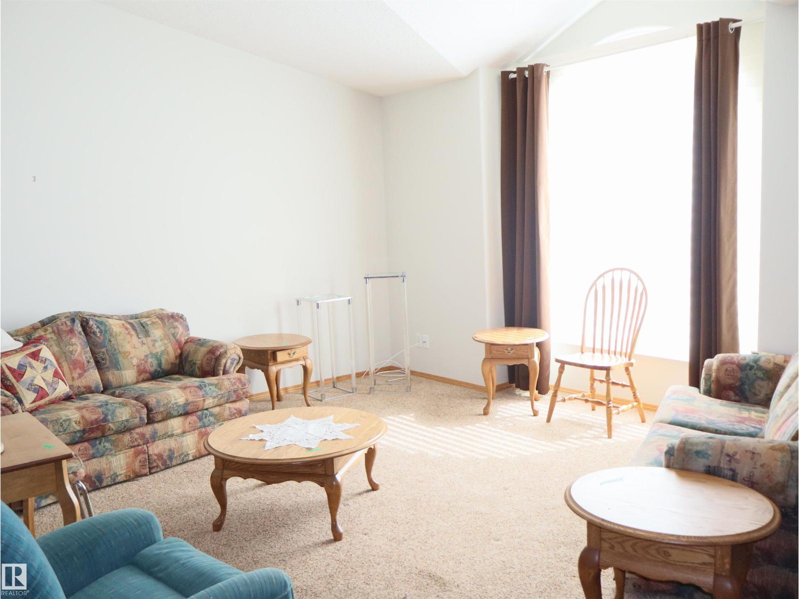 5802 52 Av Property Photo 28