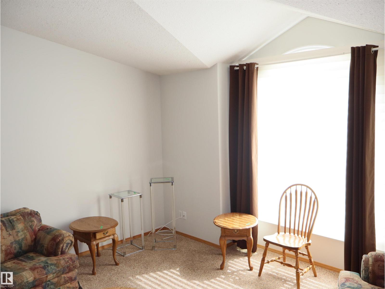 5802 52 Av Property Photo 29