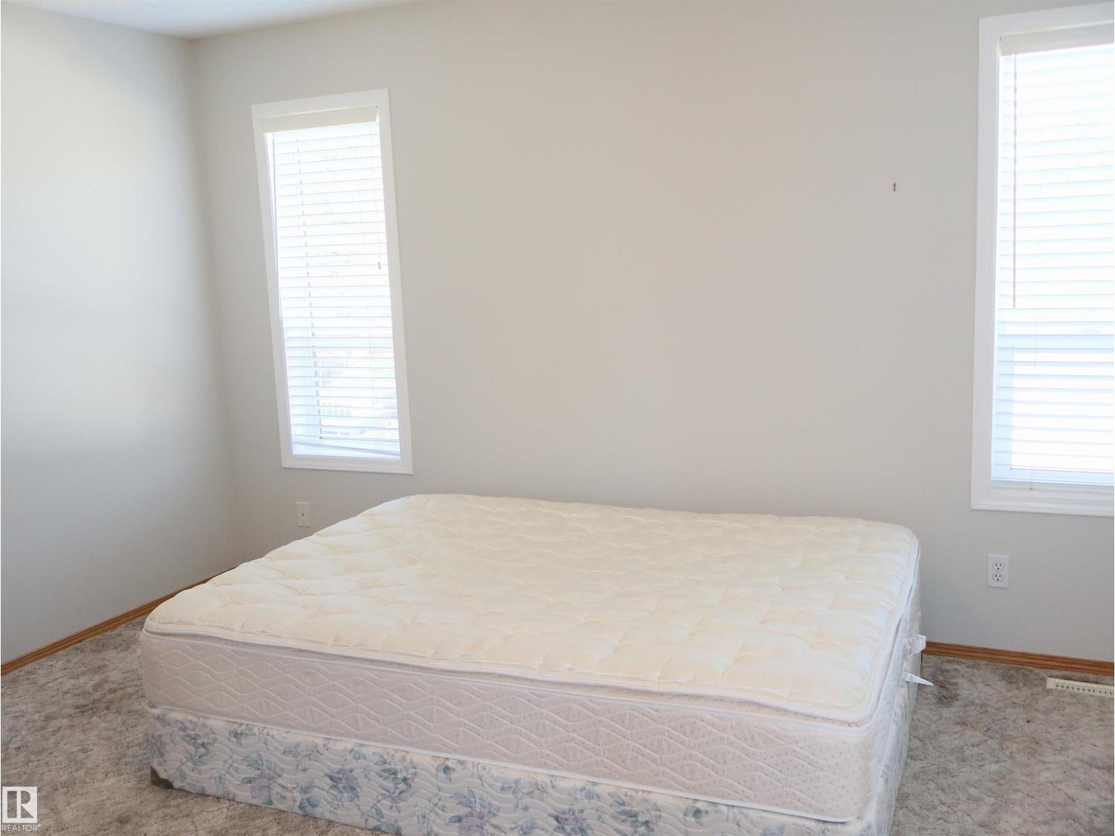 5802 52 Av Property Photo 35