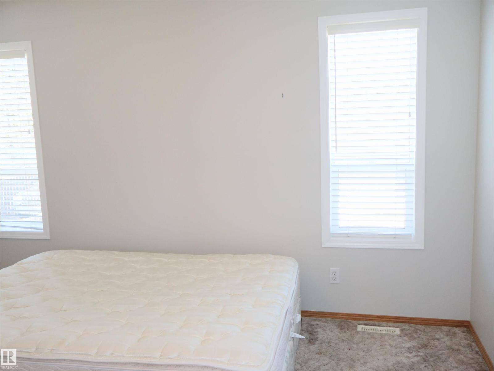 5802 52 Av Property Photo 36