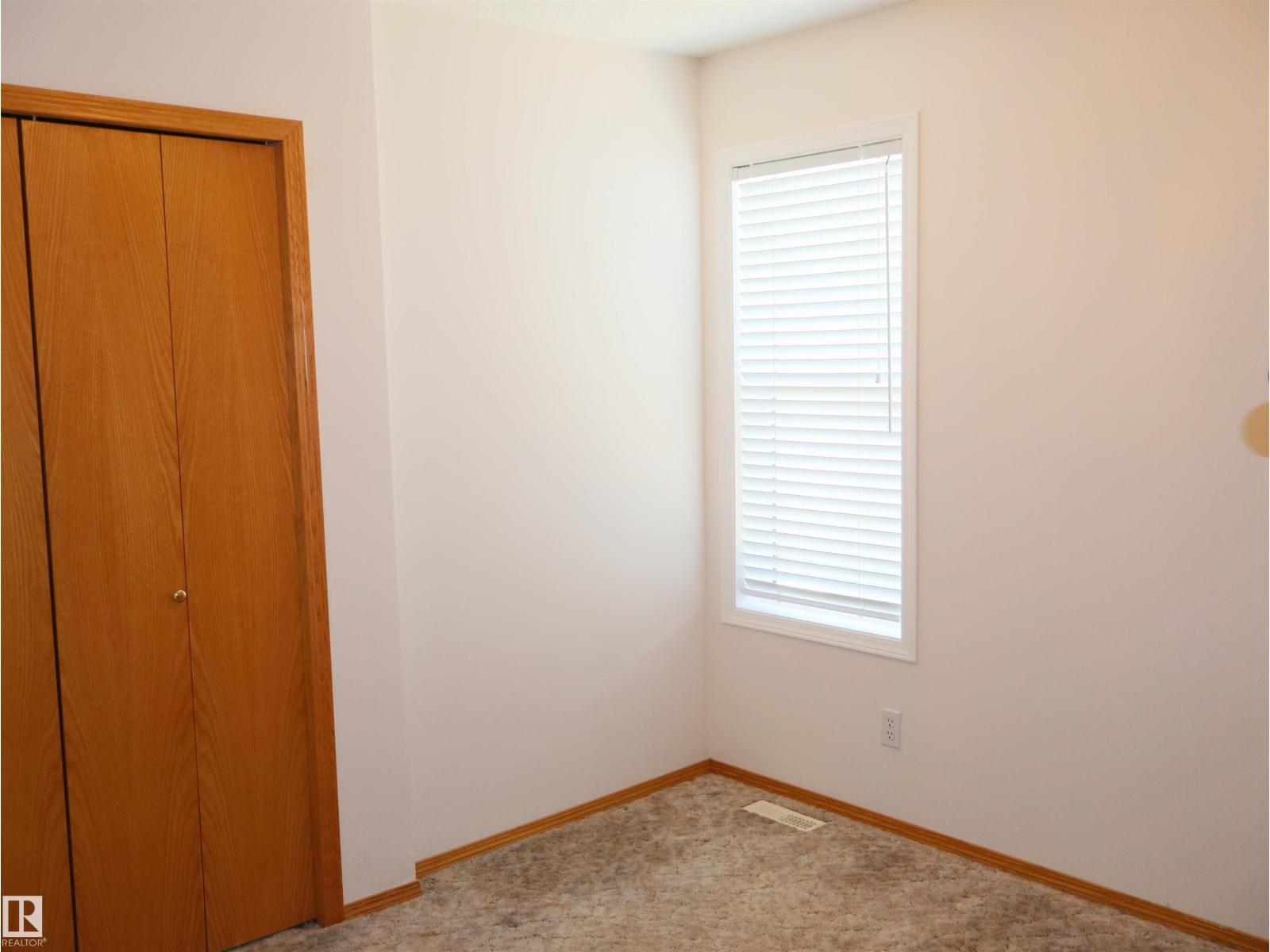 5802 52 Av Property Photo 39